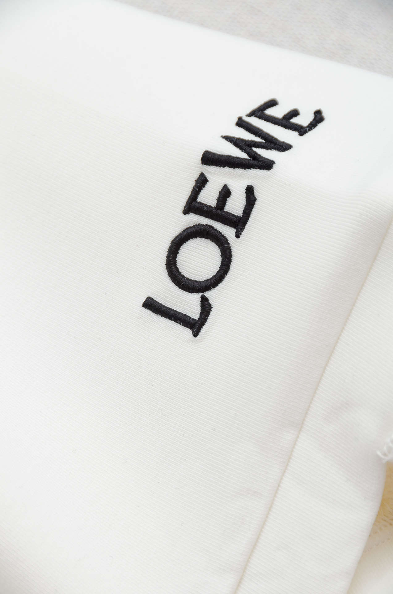 🌾 LOE#WE 罗意/威2026秋冬太空棉字母刺绣logo时尚百搭打底圆领短袖衫，精致工艺专柜面料，顶