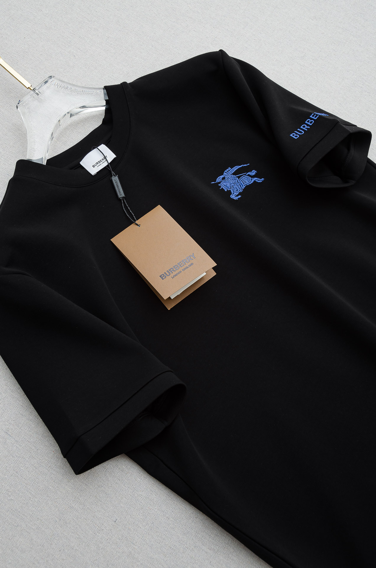 🌾 BURBE#RRY巴宝/莉2026秋冬太空棉字母刺绣logo时尚百搭打底圆领短袖衫，精致工艺专柜面料