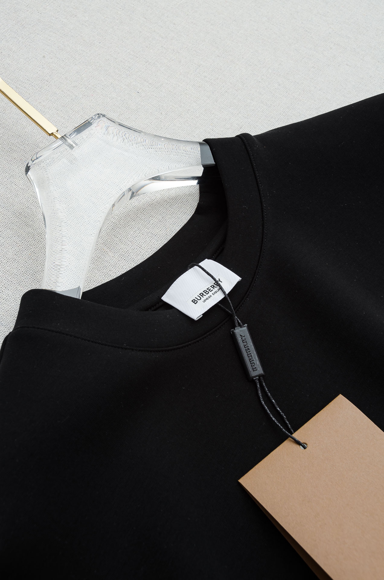 🌾 BURBE#RRY巴宝/莉2026秋冬太空棉字母刺绣logo时尚百搭打底圆领短袖衫，精致工艺专柜面料