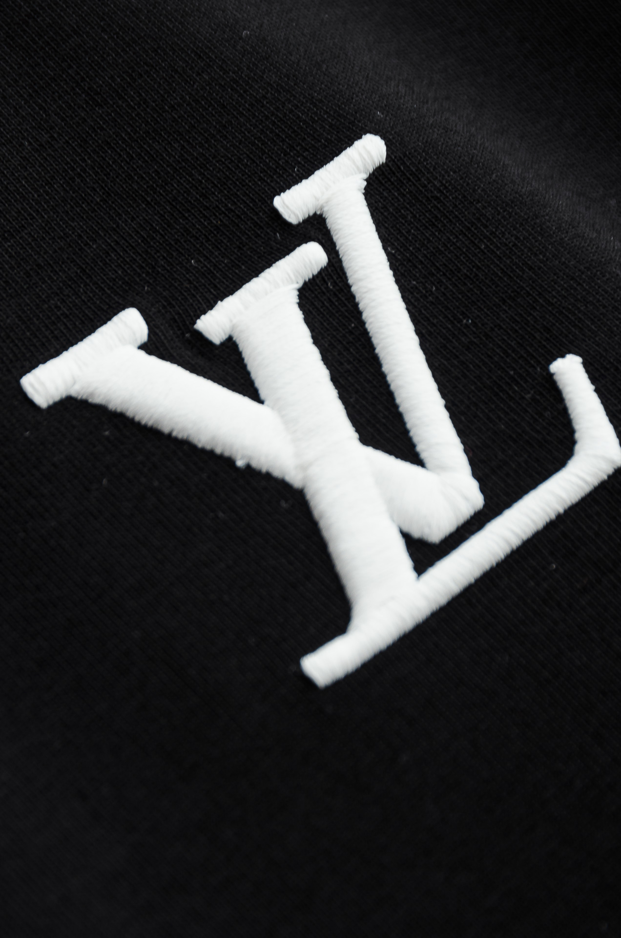 🌾 L/V2026秋冬太空棉字母刺绣logo时尚百搭打底圆领短袖衫，精致工艺专柜面料，顶级元素融合打造，