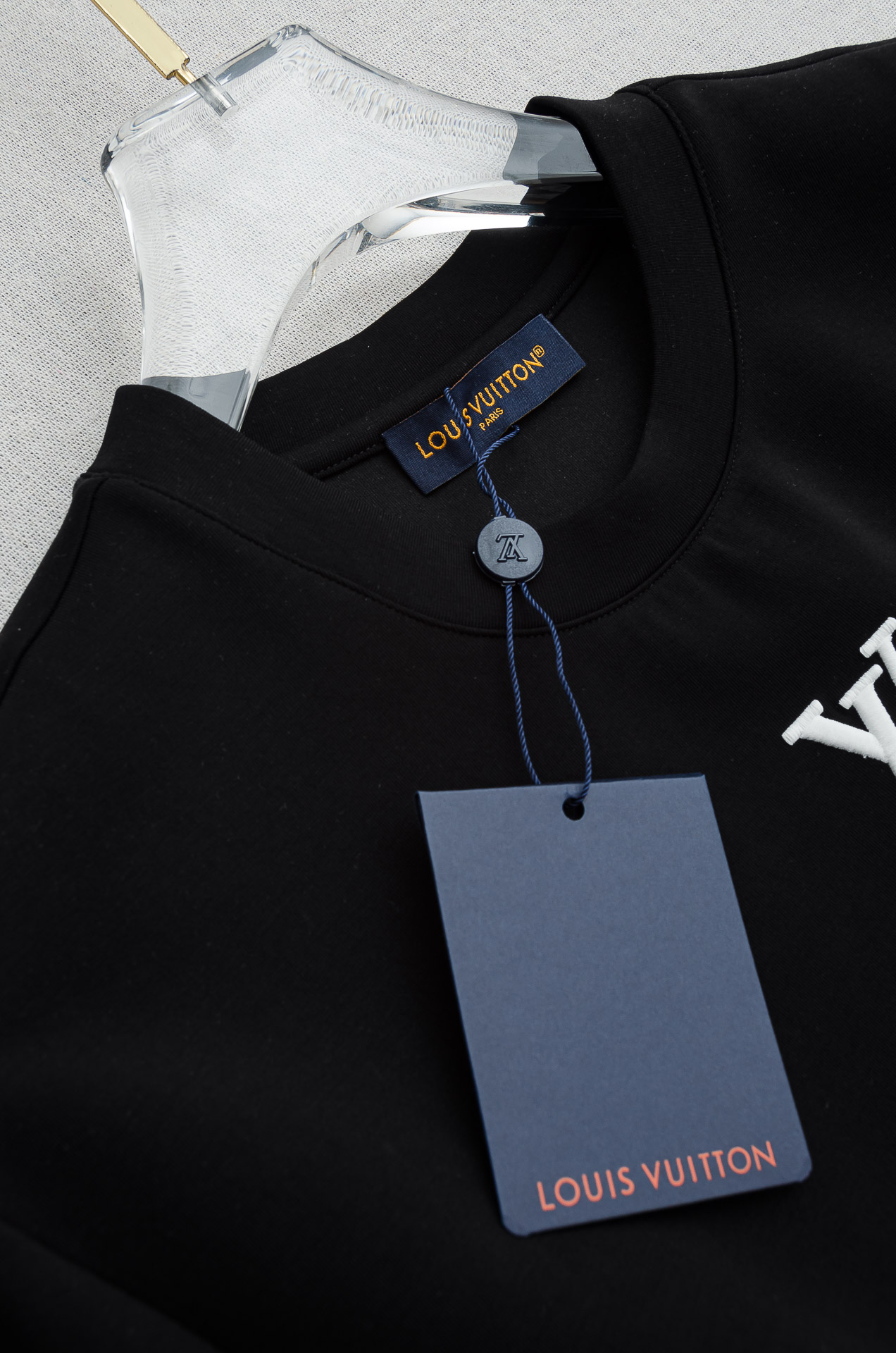 🌾 L/V2026秋冬太空棉字母刺绣logo时尚百搭打底圆领短袖衫，精致工艺专柜面料，顶级元素融合打造，