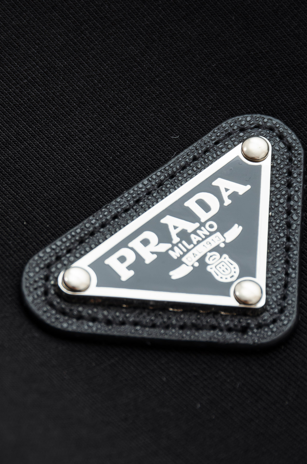 🌾 Pra#da普拉/达2026秋冬太空棉字母刺绣logo时尚百搭打底圆领短袖衫，精致工艺专柜面料，顶级