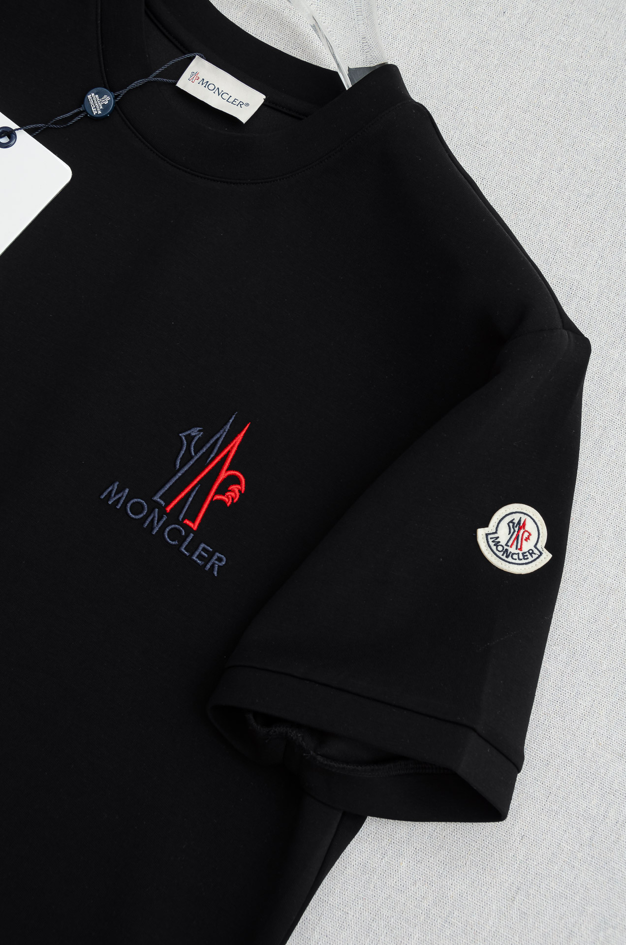 🌾 MON#CLER 蒙/口2026秋冬太空棉字母刺绣logo时尚百搭打底圆领短袖衫，精致工艺专柜面料，