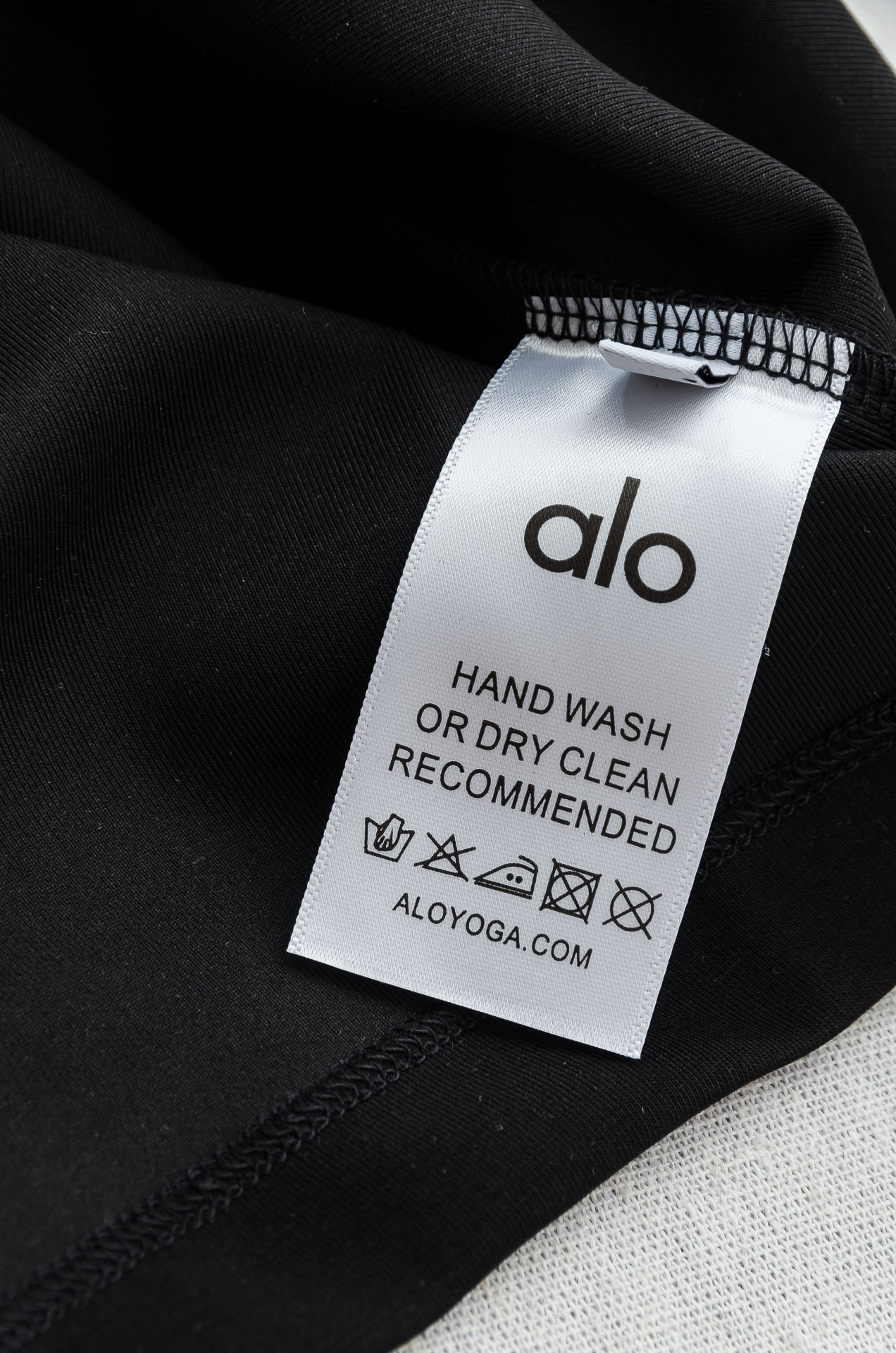 🌾 2026秋冬太空棉字母刺绣logo时尚百搭打底圆领短袖衫，精致工艺专柜面料，顶级元素融合打造，经典短