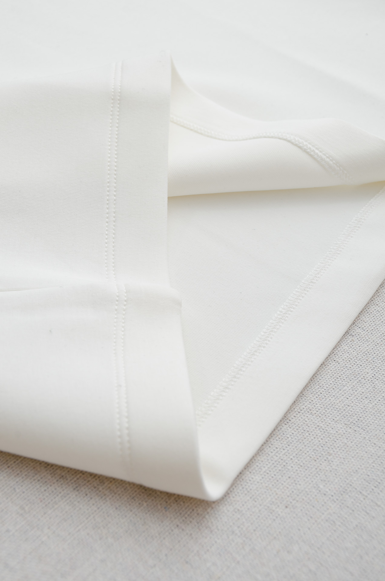 🌾 MON#CLER 蒙/口2026秋冬太空棉字母刺绣logo时尚百搭打底圆领短袖衫，精致工艺专柜面料，