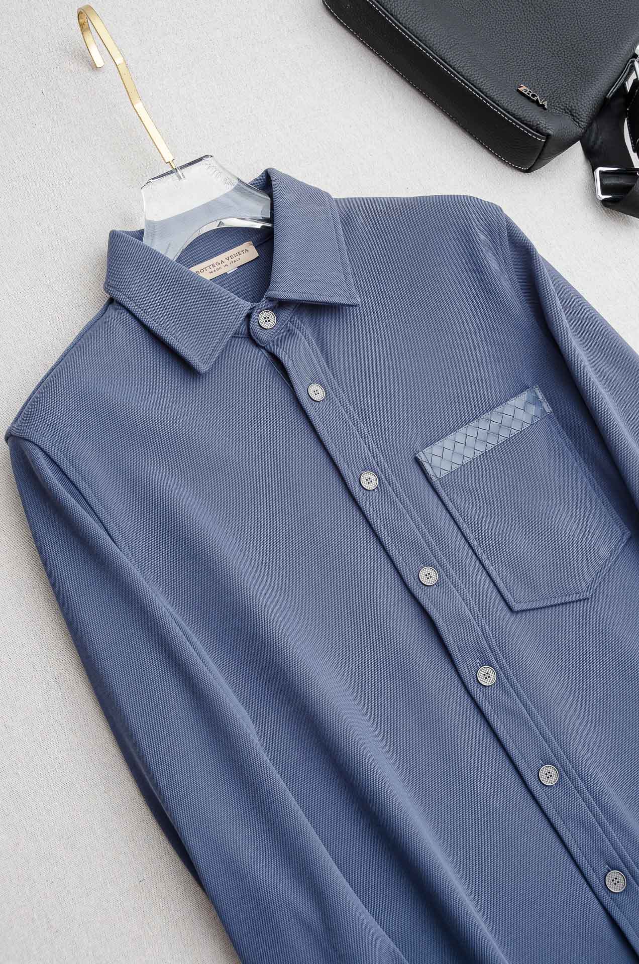 BV2025FW秋冬最新珠地棉加绒立体剪裁男士长袖衬衫#整体触感舒适有质感，尽管面料看似轻薄却富有特别的