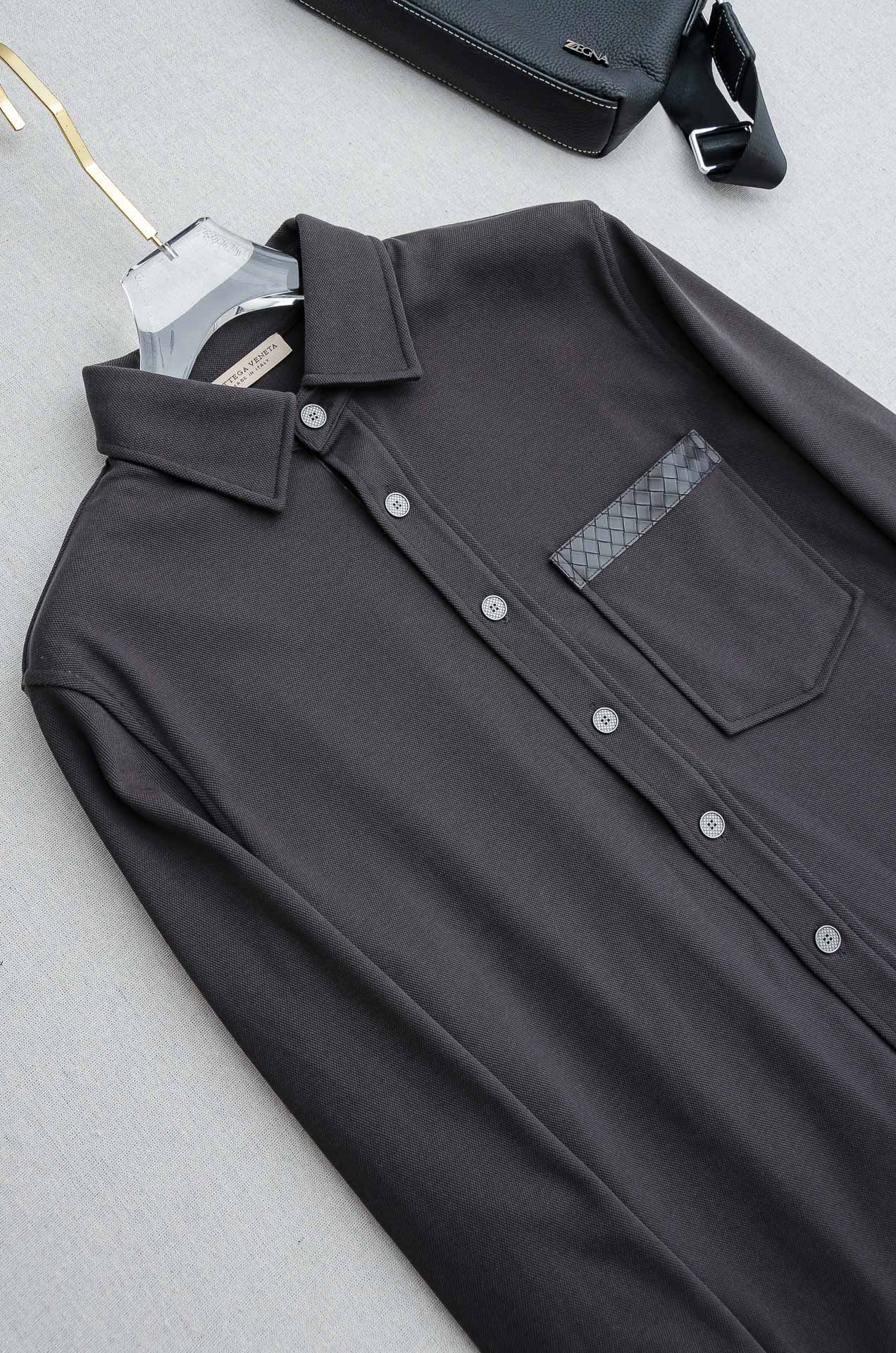 BV2025FW秋冬最新珠地棉加绒立体剪裁男士长袖衬衫#整体触感舒适有质感，尽管面料看似轻薄却富有特别的