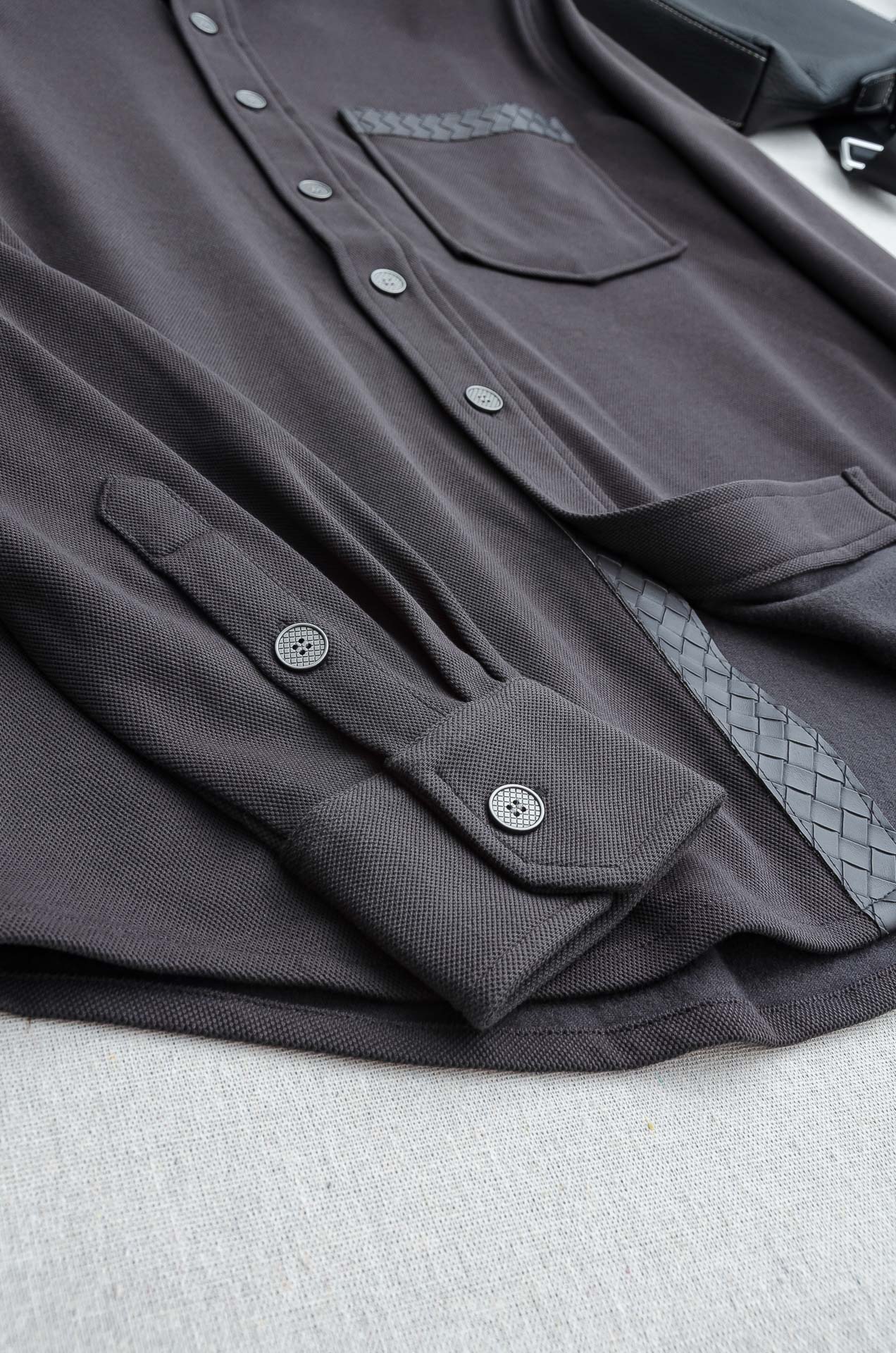 BV2025FW秋冬最新珠地棉加绒立体剪裁男士长袖衬衫#整体触感舒适有质感，尽管面料看似轻薄却富有特别的