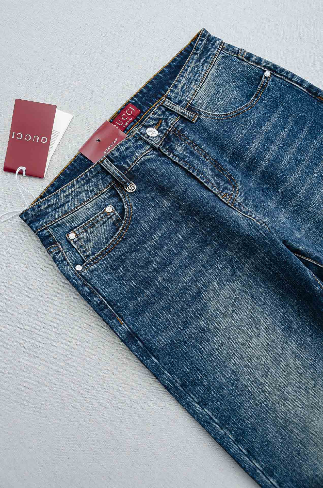 GUCC*i 古驰2025男士时尚直筒牛仔长裤！最新裤装单品奉献，所有品质控男粉必须入手的极品，这样一条