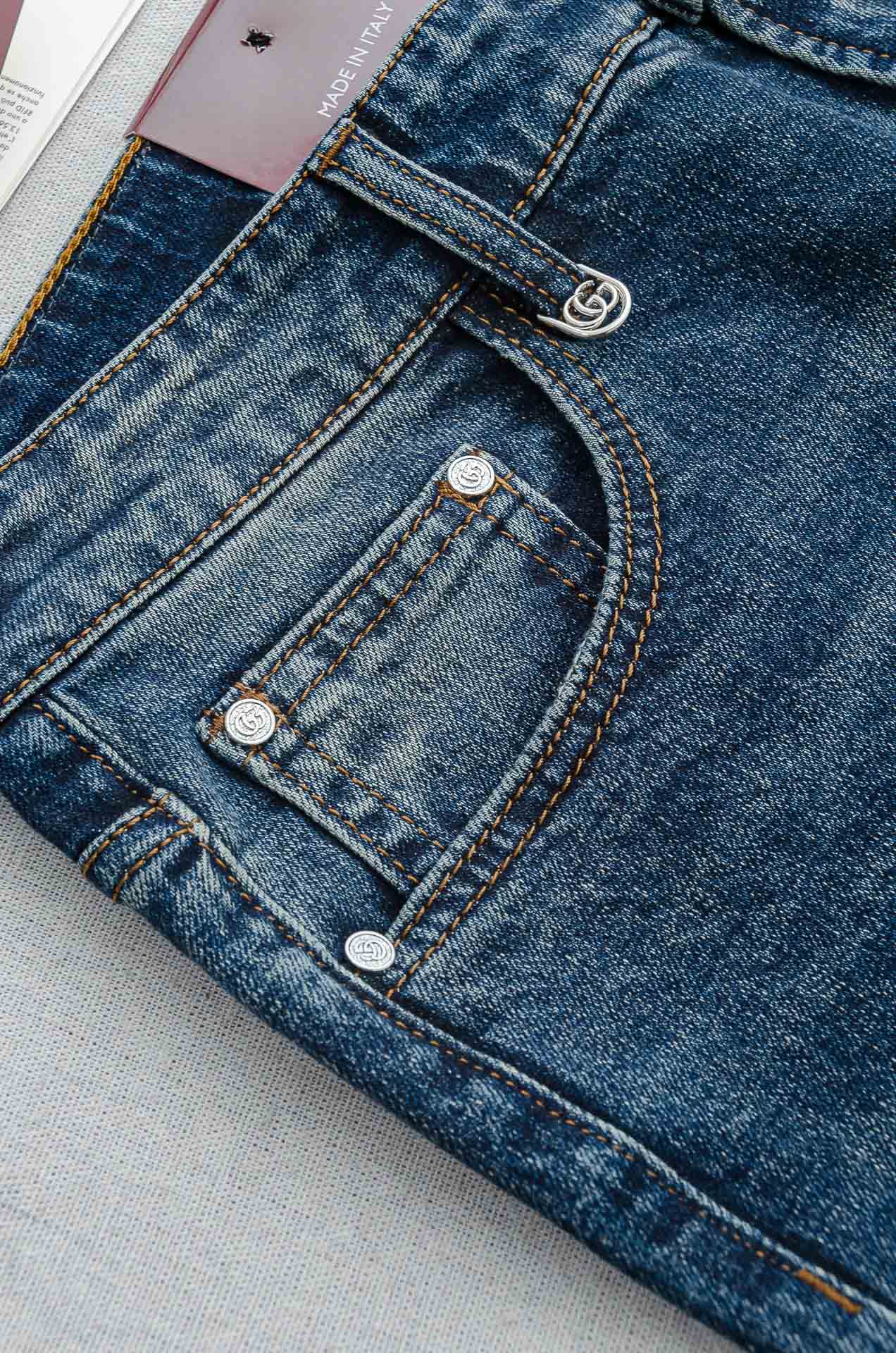 GUCC*i 古驰2025男士时尚直筒牛仔长裤！最新裤装单品奉献，所有品质控男粉必须入手的极品，这样一条