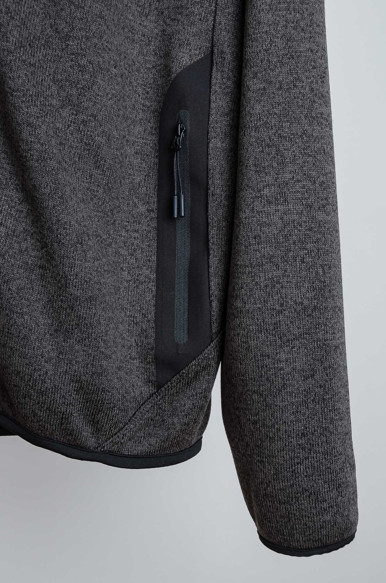 ☀️☀️始祖鸟连帽抓绒外套，采用高品质阳离子混纺面料，柔软亲肤又保暖，内里抓绒提升锁温效果。防风实用，刺