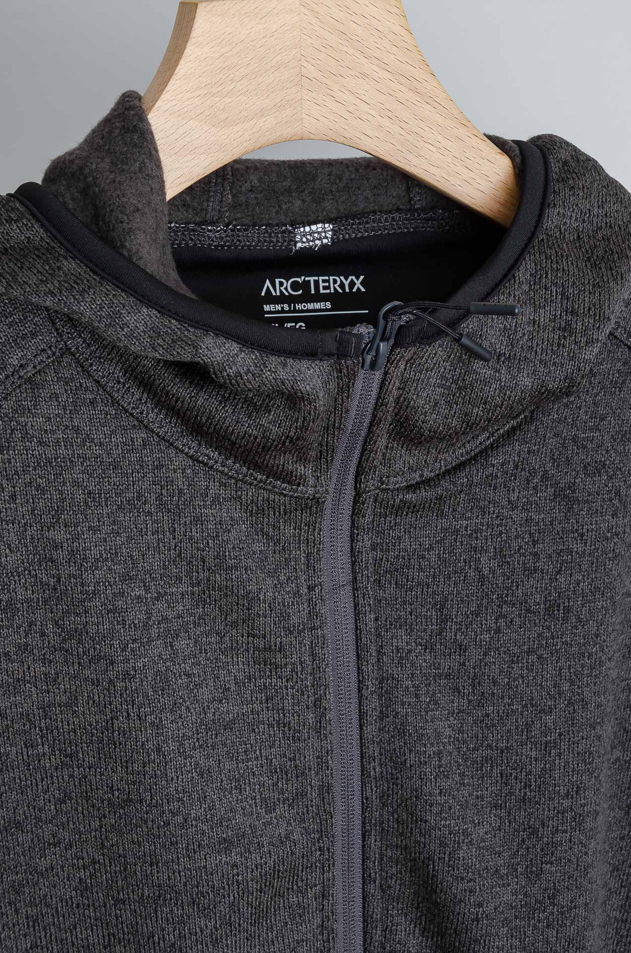 ☀️☀️始祖鸟连帽抓绒外套，采用高品质阳离子混纺面料，柔软亲肤又保暖，内里抓绒提升锁温效果。防风实用，刺