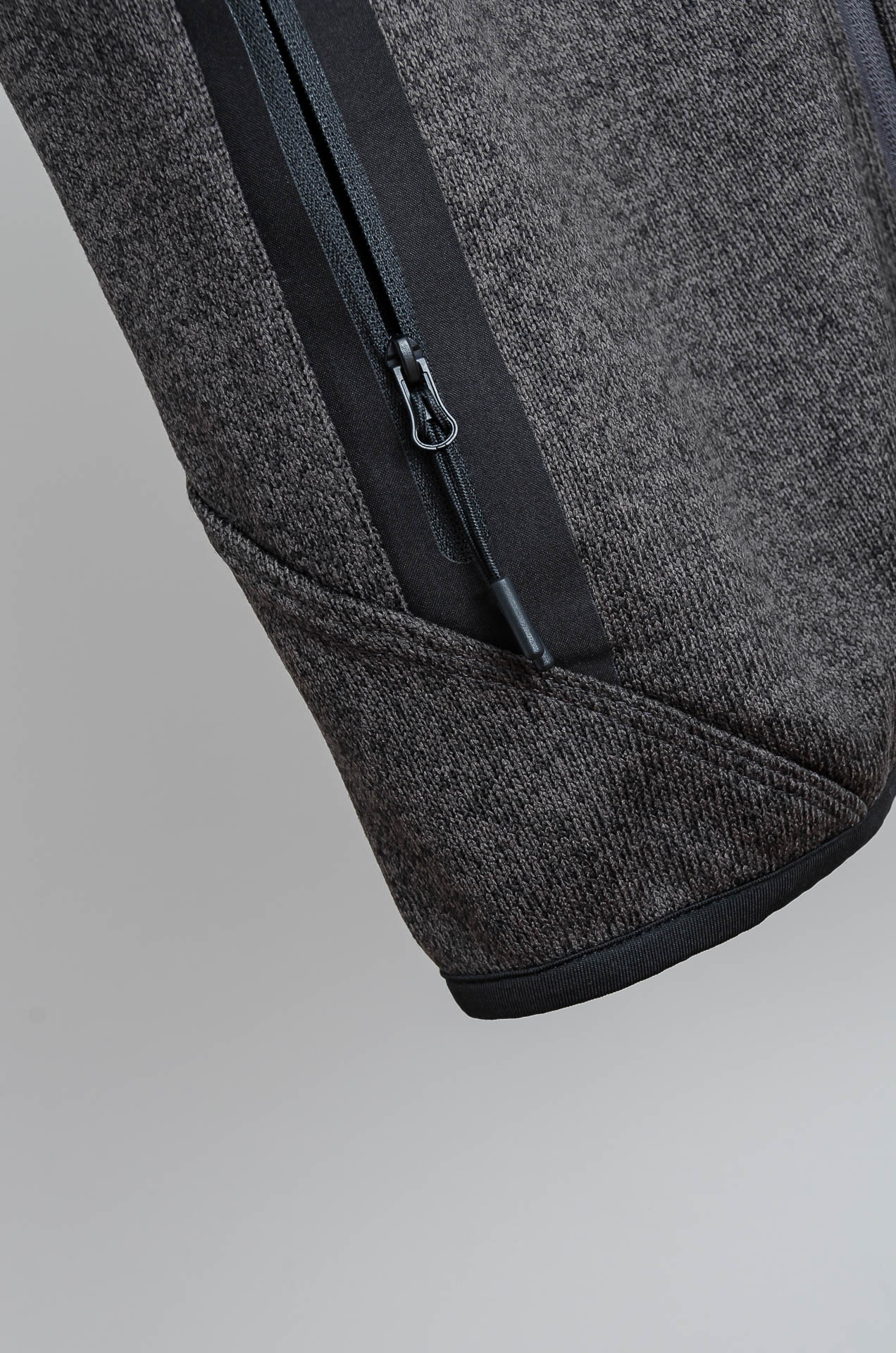 ☀️☀️始祖鸟连帽抓绒外套，采用高品质阳离子混纺面料，柔软亲肤又保暖，内里抓绒提升锁温效果。防风实用，刺