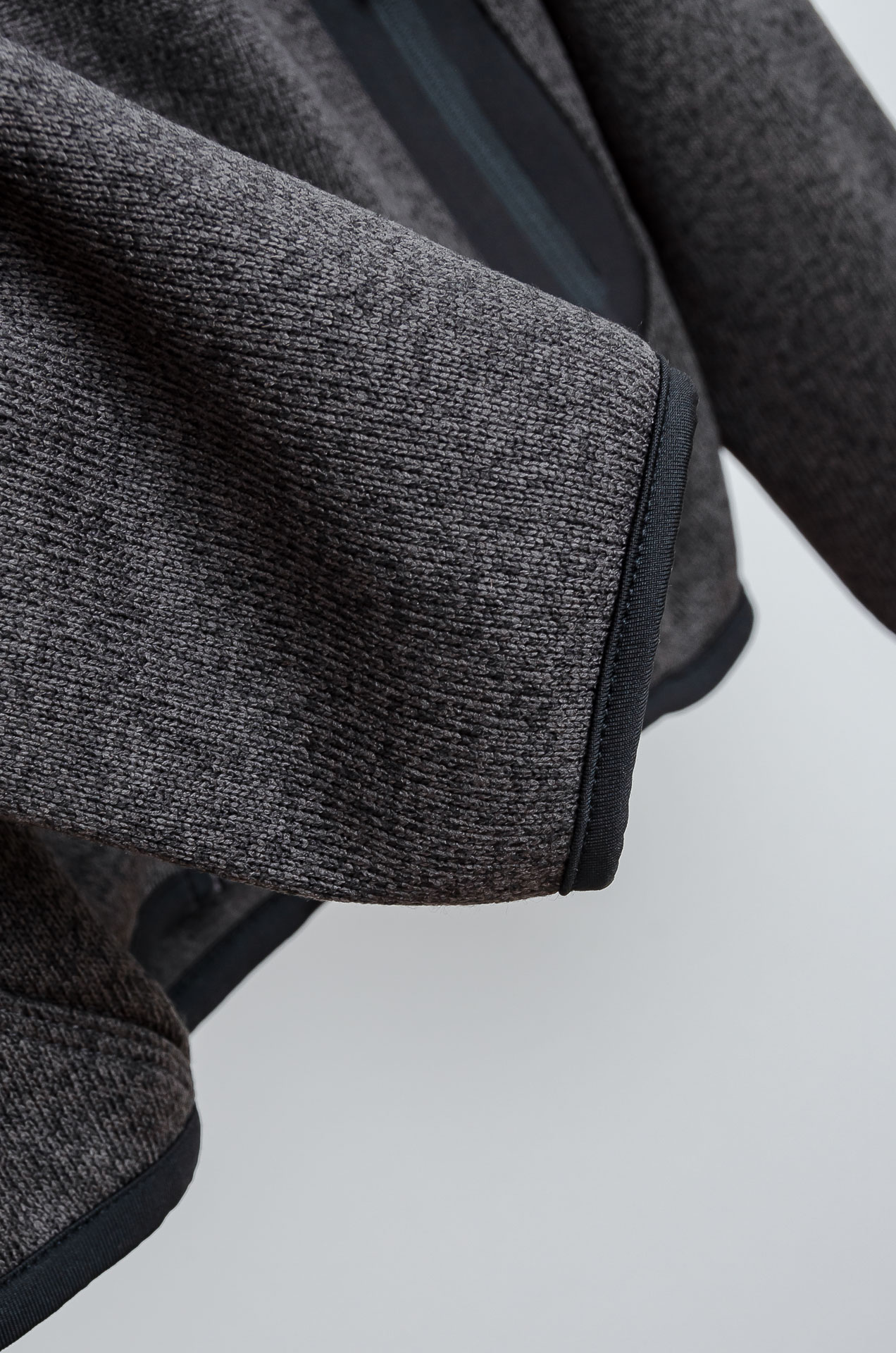 ☀️☀️始祖鸟连帽抓绒外套，采用高品质阳离子混纺面料，柔软亲肤又保暖，内里抓绒提升锁温效果。防风实用，刺