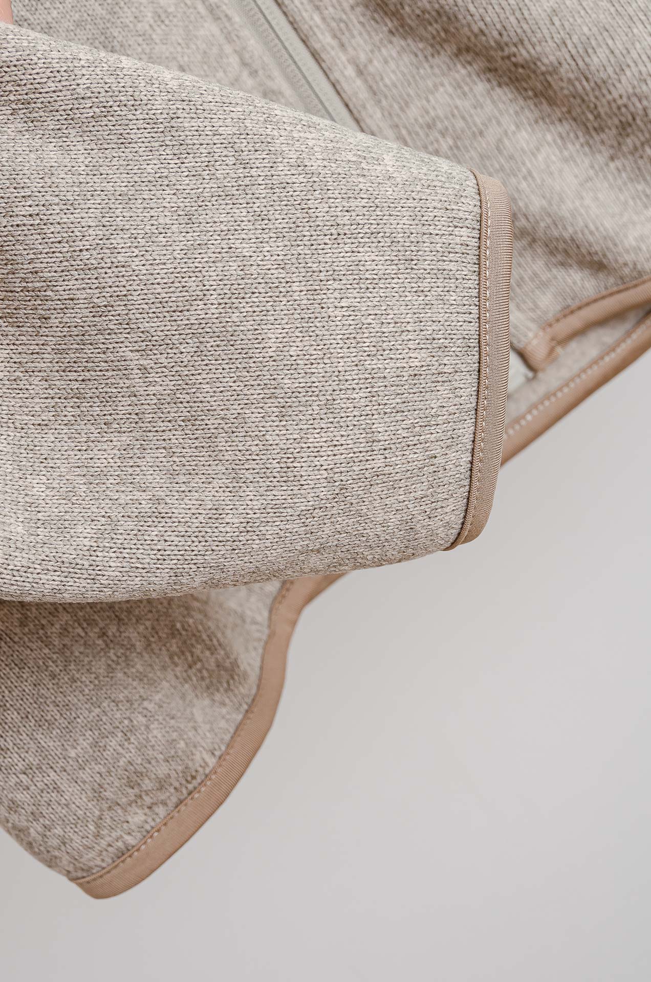 ☀️☀️始祖鸟连帽抓绒外套，采用高品质阳离子混纺面料，柔软亲肤又保暖，内里抓绒提升锁温效果。防风实用，刺