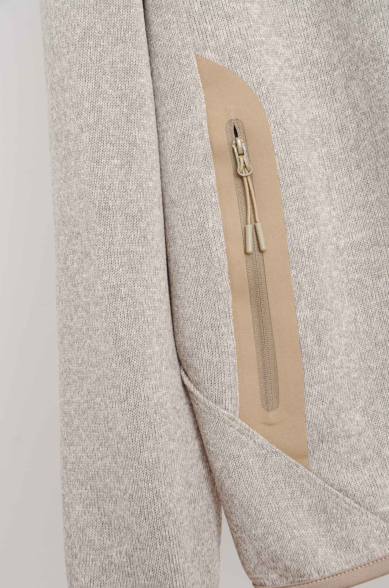 ☀️☀️始祖鸟连帽抓绒外套，采用高品质阳离子混纺面料，柔软亲肤又保暖，内里抓绒提升锁温效果。防风实用，刺