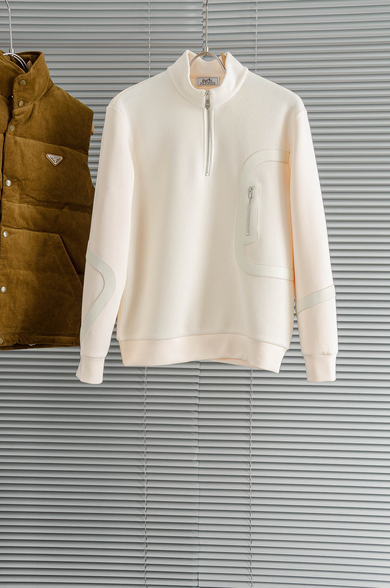 HERM*ES 爱马/仕25FW秋冬最新立领拉链卫衣，柔软太空棉面料+羊毛针织设计，简约又高级!袖部拼接