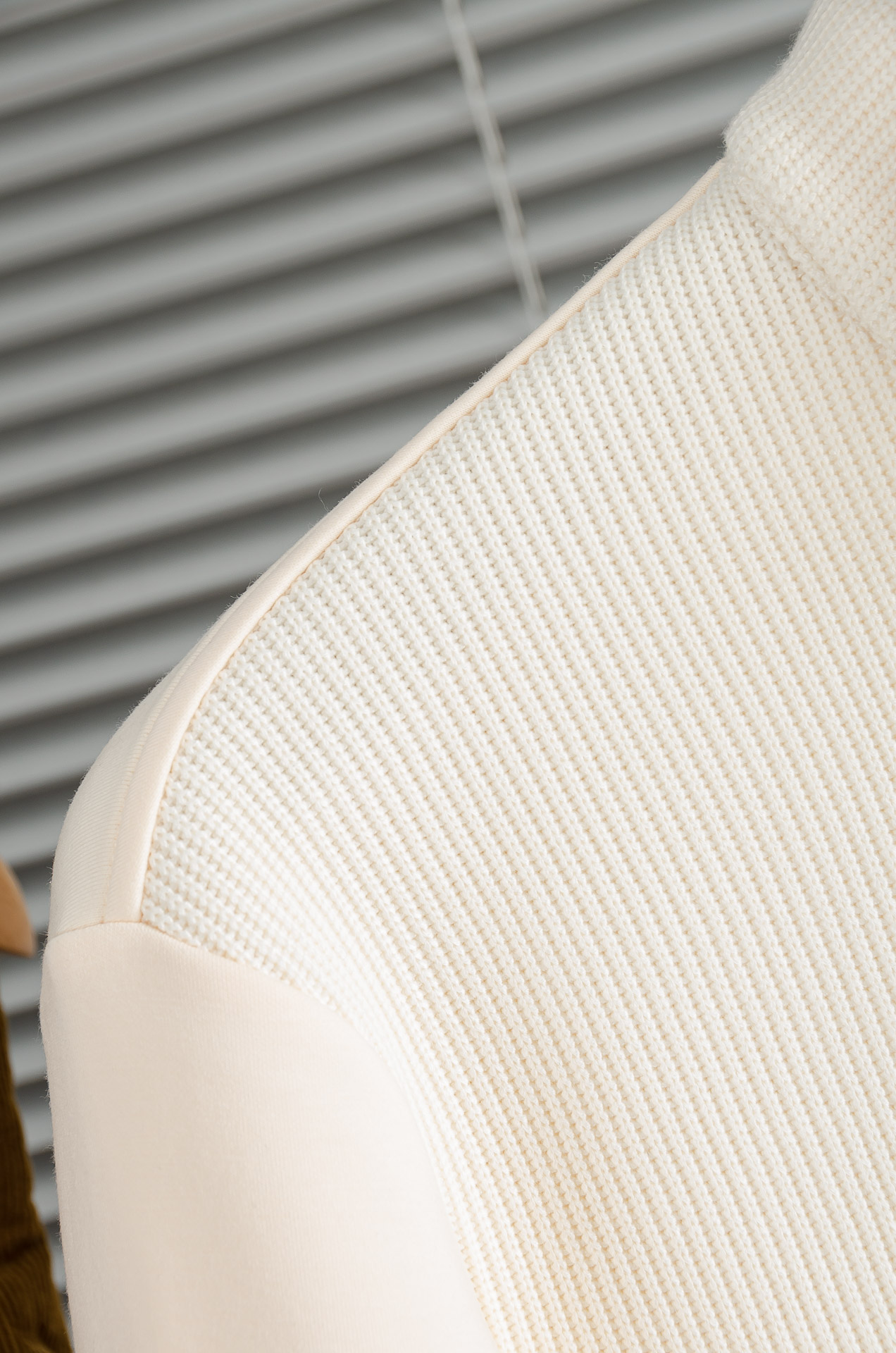 HERM*ES 爱马/仕25FW秋冬最新立领拉链卫衣，柔软太空棉面料+羊毛针织设计，简约又高级!袖部拼接