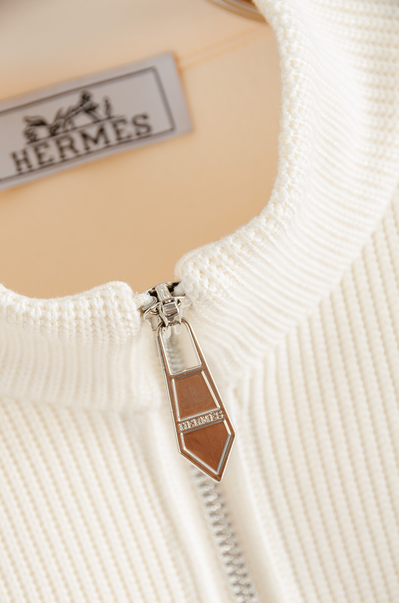 HERM*ES 爱马/仕25FW秋冬最新立领拉链卫衣，柔软太空棉面料+羊毛针织设计，简约又高级!袖部拼接