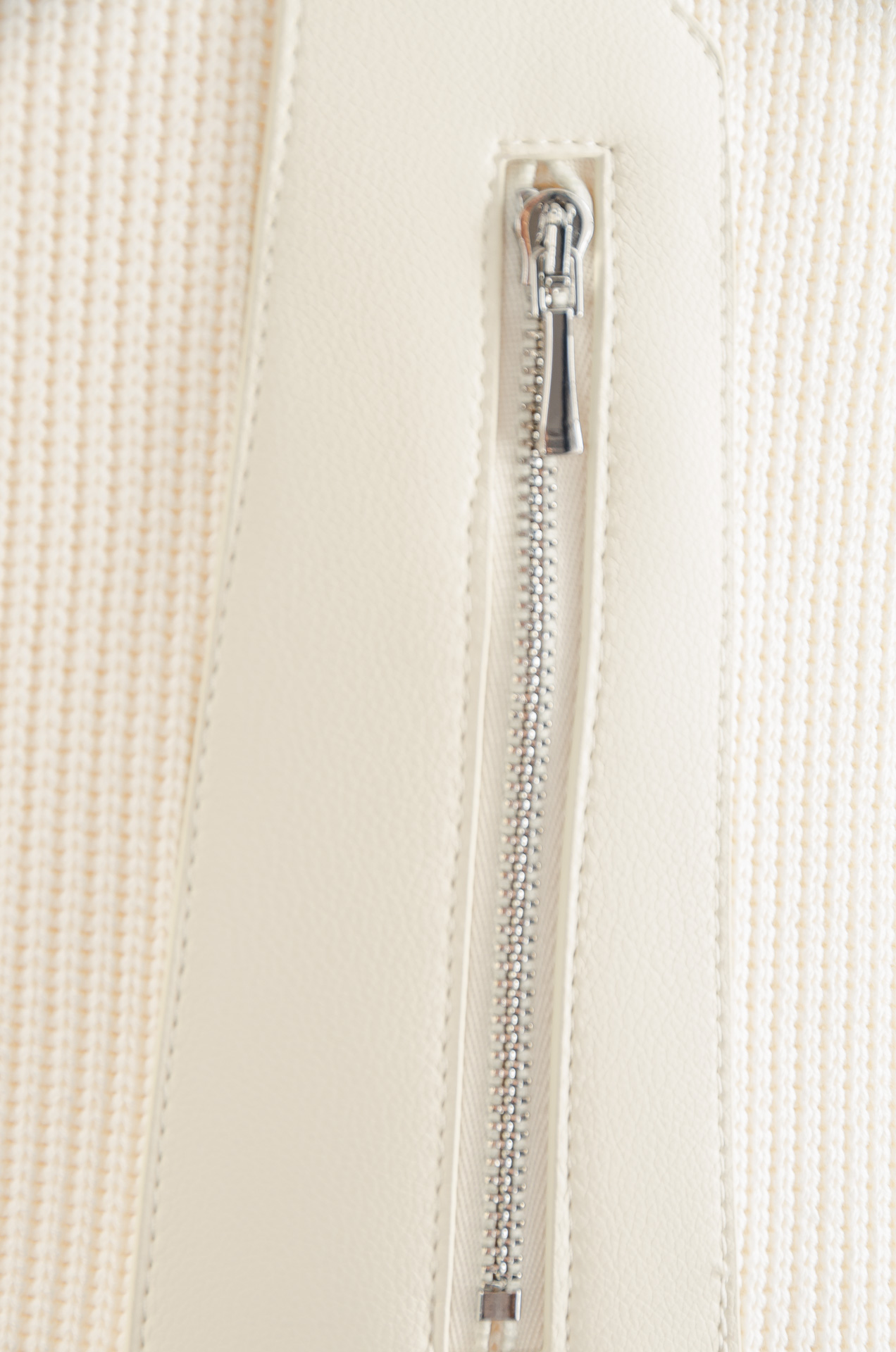 HERM*ES 爱马/仕25FW秋冬最新立领拉链卫衣，柔软太空棉面料+羊毛针织设计，简约又高级!袖部拼接