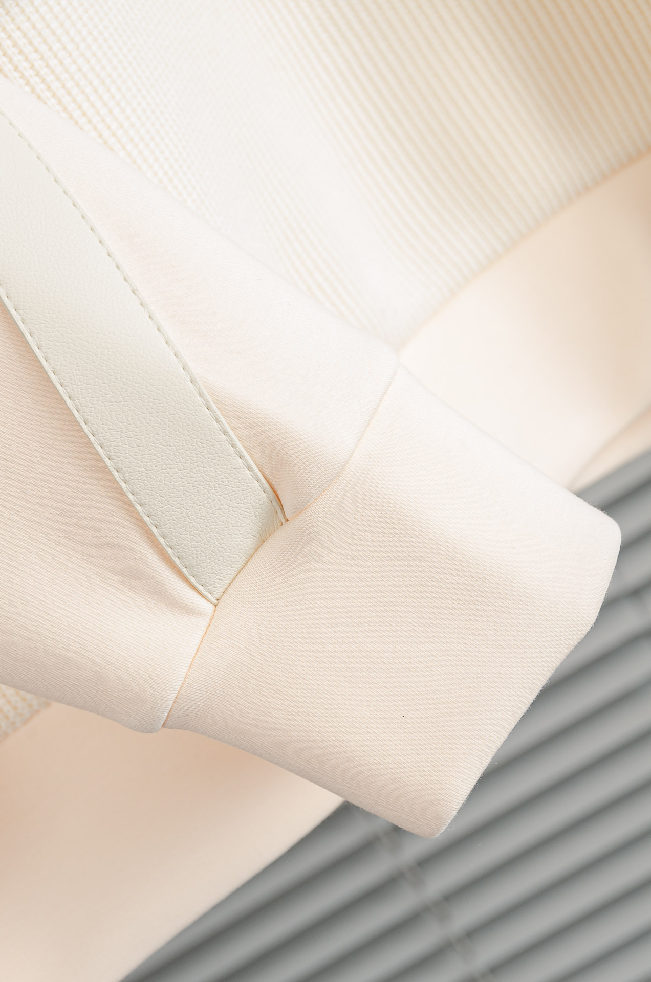 HERM*ES 爱马/仕25FW秋冬最新立领拉链卫衣，柔软太空棉面料+羊毛针织设计，简约又高级!袖部拼接