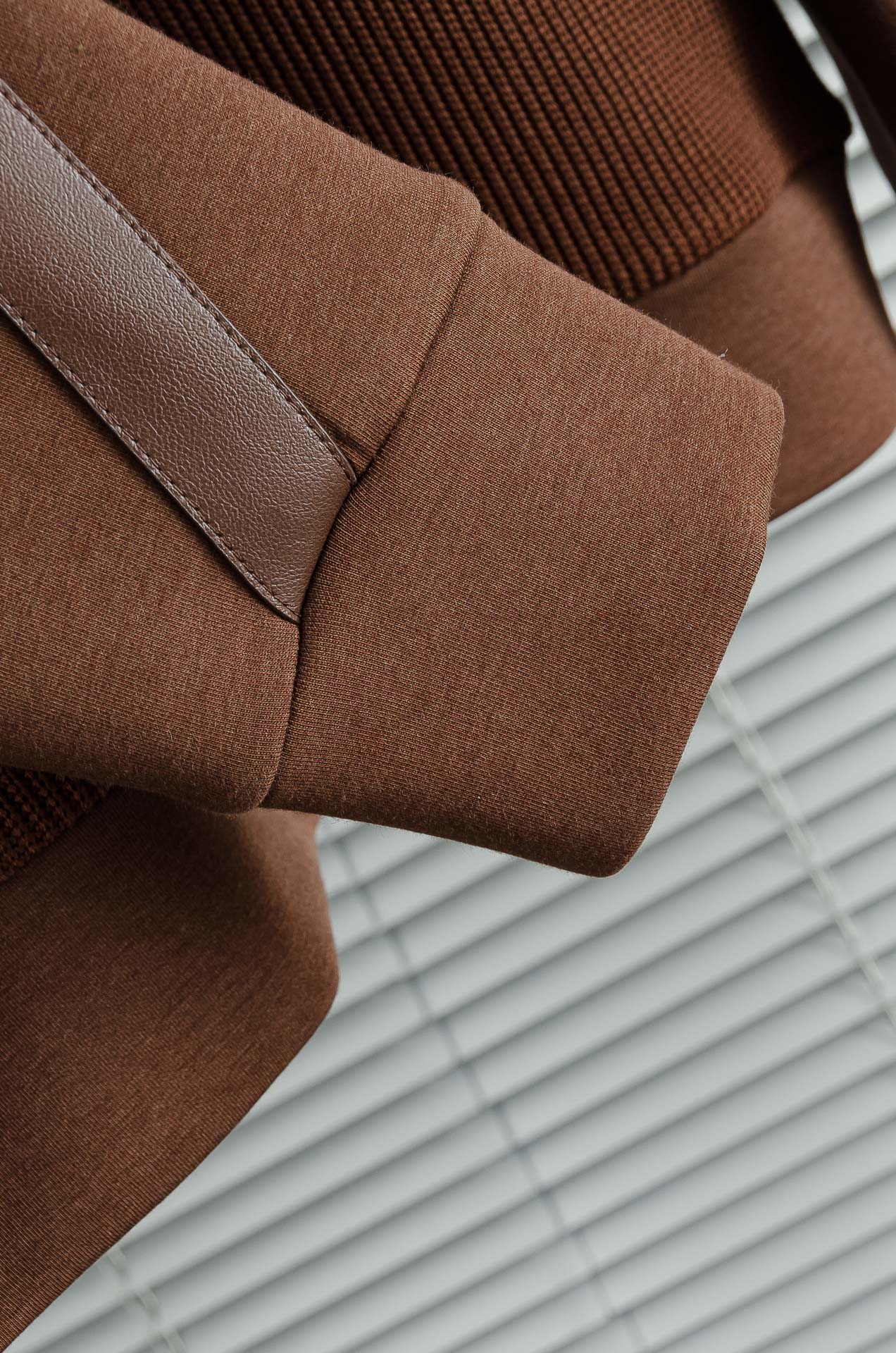 HERM*ES 爱马/仕25FW秋冬最新立领拉链卫衣，柔软太空棉面料+羊毛针织设计，简约又高级!袖部拼接