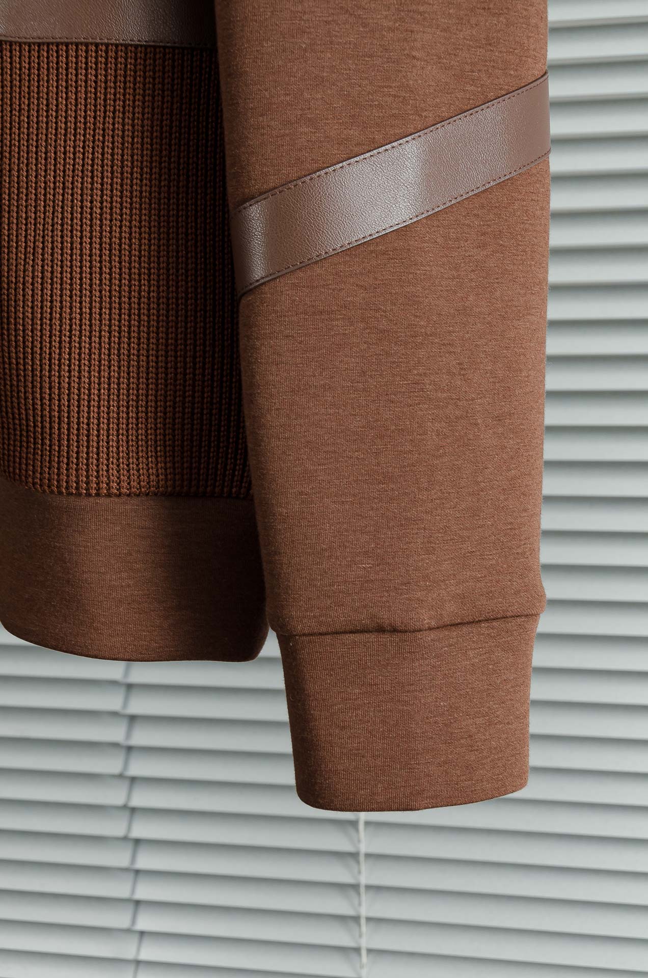 HERM*ES 爱马/仕25FW秋冬最新立领拉链卫衣，柔软太空棉面料+羊毛针织设计，简约又高级!袖部拼接