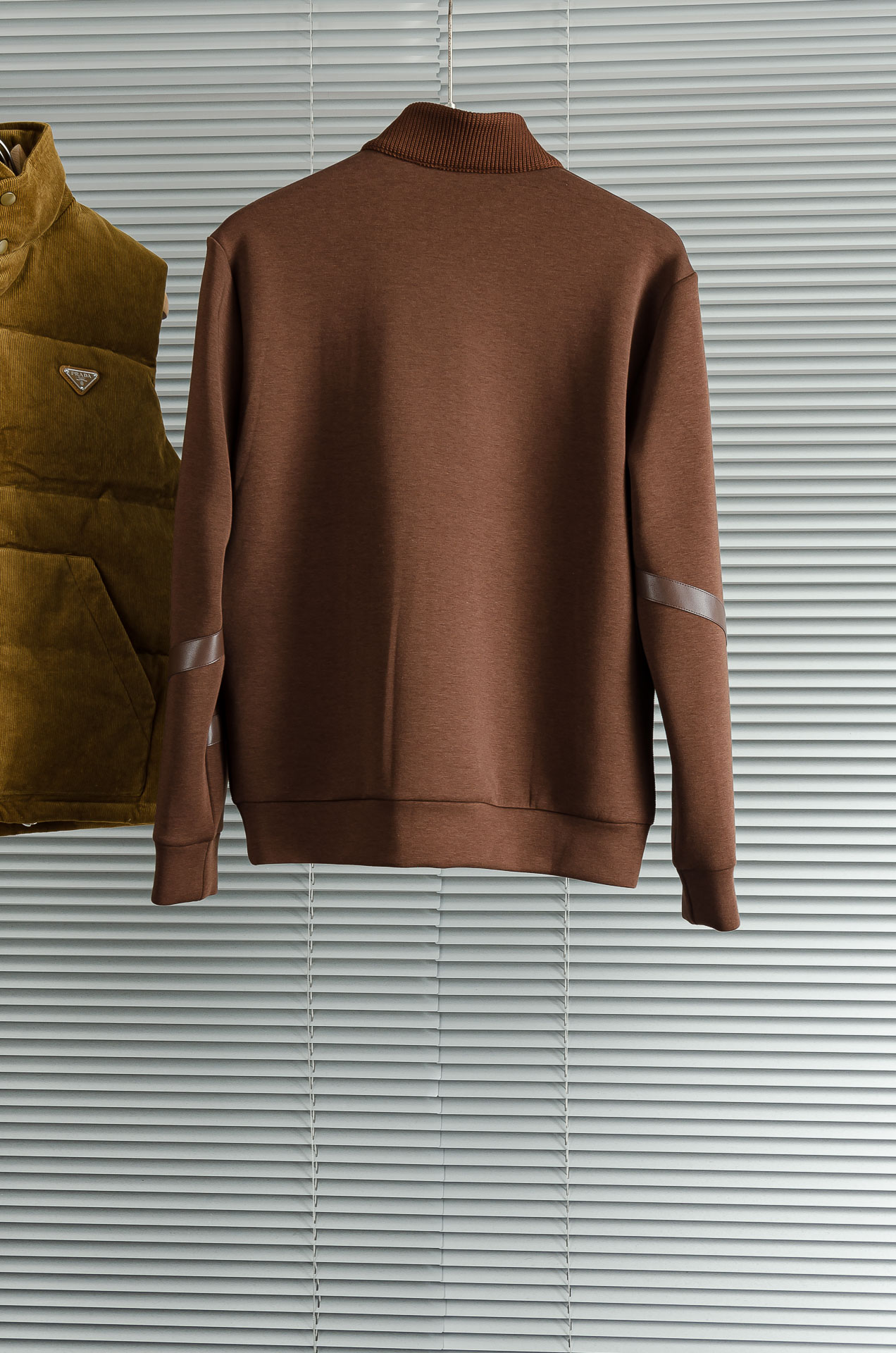 HERM*ES 爱马/仕25FW秋冬最新立领拉链卫衣，柔软太空棉面料+羊毛针织设计，简约又高级!袖部拼接