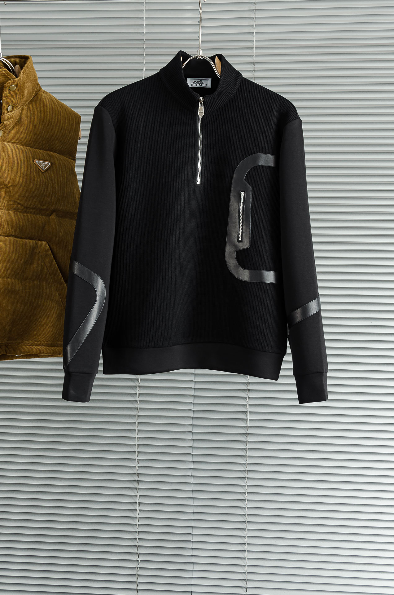 HERM*ES 爱马/仕25FW秋冬最新立领拉链卫衣，柔软太空棉面料+羊毛针织设计，简约又高级!袖部拼接