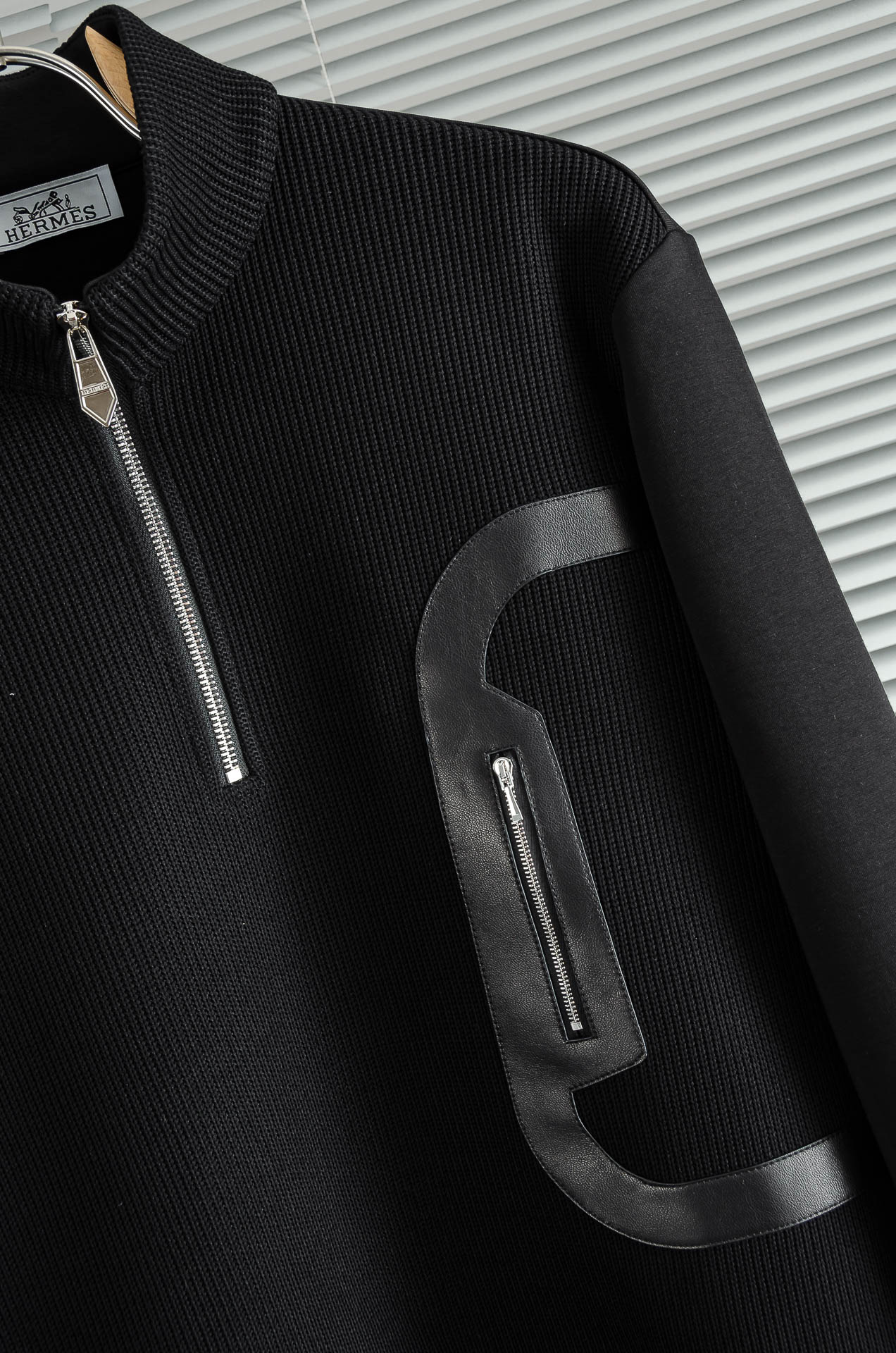 HERM*ES 爱马/仕25FW秋冬最新立领拉链卫衣，柔软太空棉面料+羊毛针织设计，简约又高级!袖部拼接