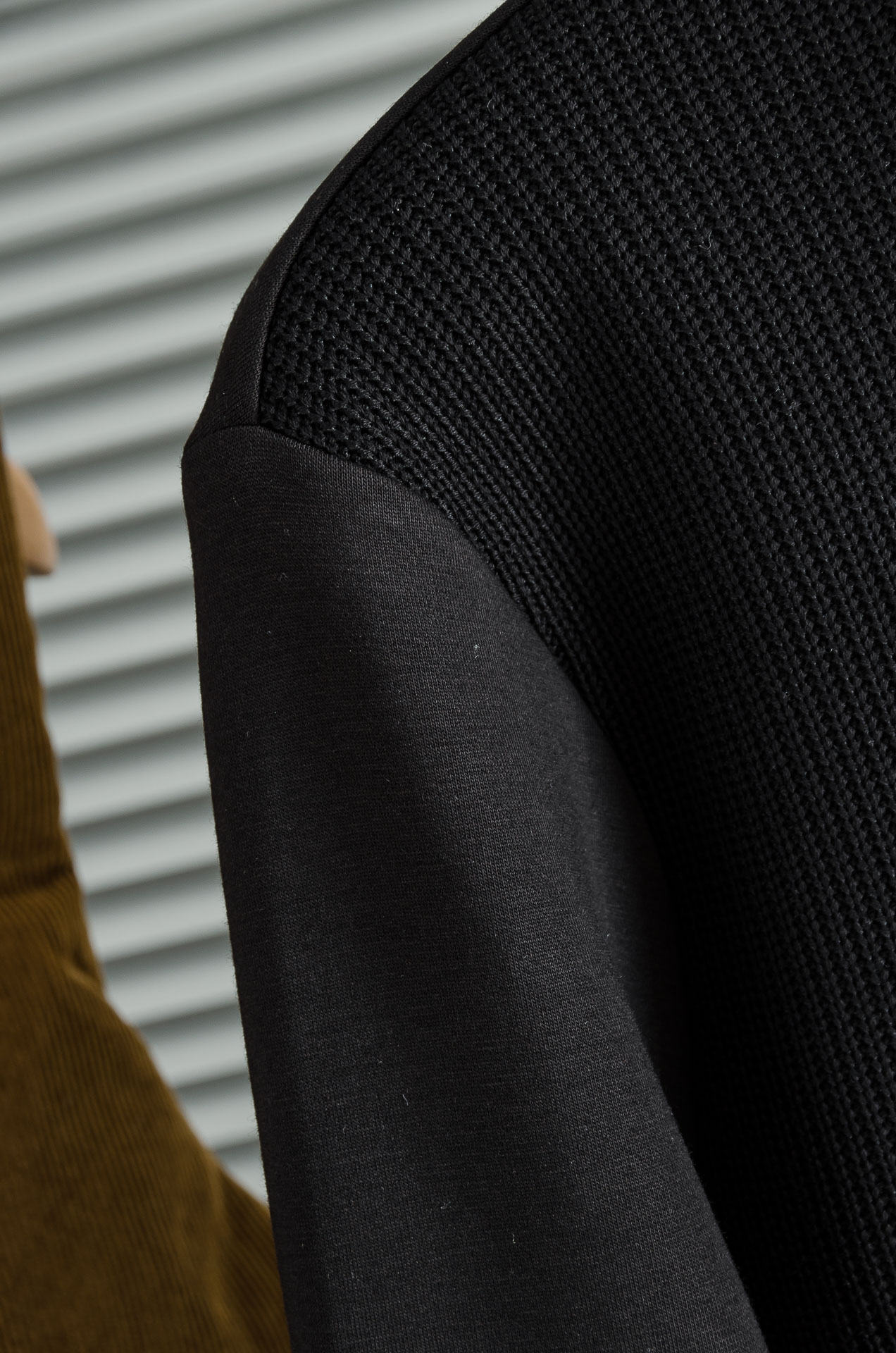 HERM*ES 爱马/仕25FW秋冬最新立领拉链卫衣，柔软太空棉面料+羊毛针织设计，简约又高级!袖部拼接