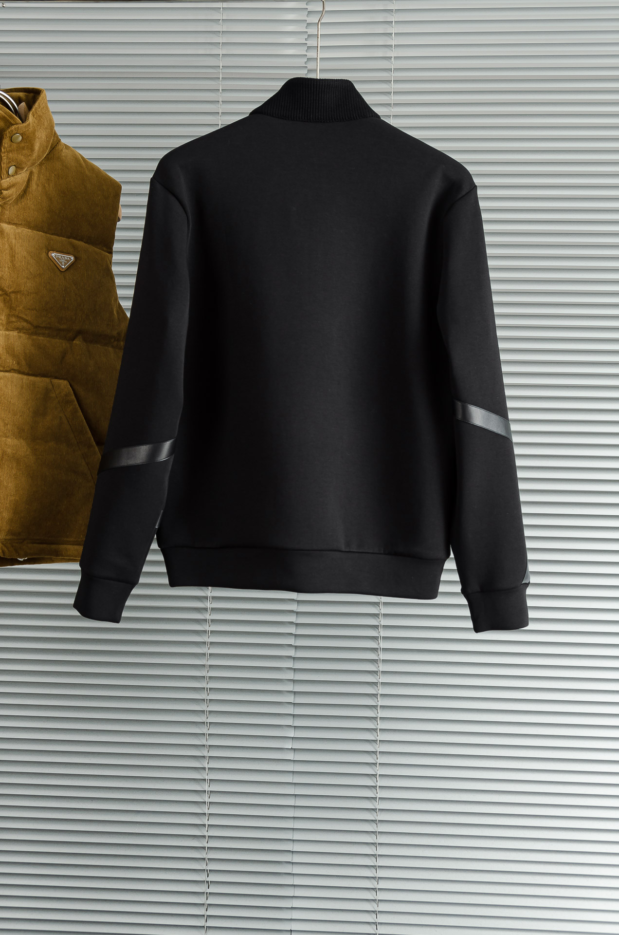 HERM*ES 爱马/仕25FW秋冬最新立领拉链卫衣，柔软太空棉面料+羊毛针织设计，简约又高级!袖部拼接