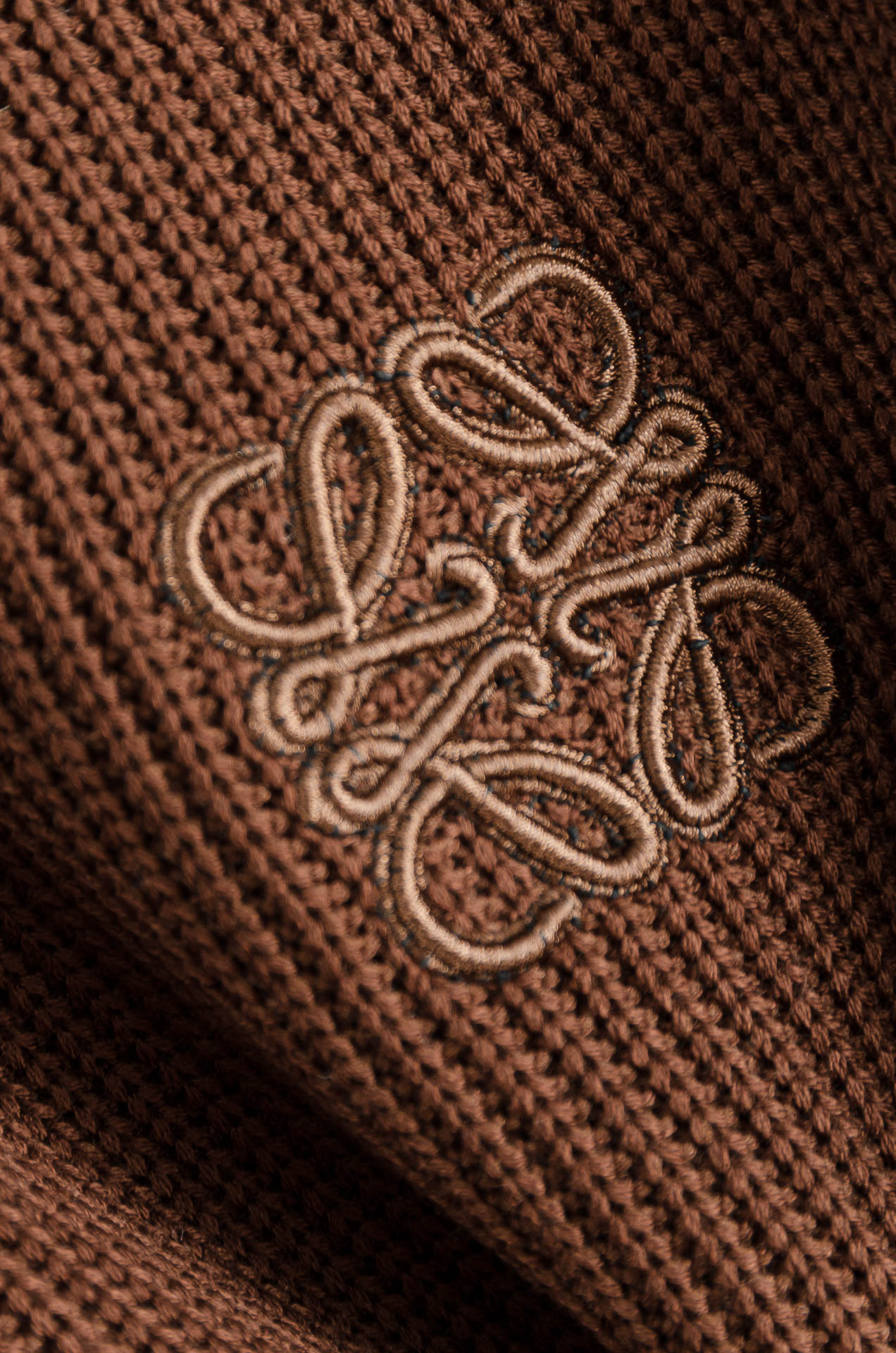 LOE*WE.罗意/威25FW秋冬最新翻领拉链卫衣，柔软太空棉面料+羊毛针织设计，简约又高级!袖部拼接羊