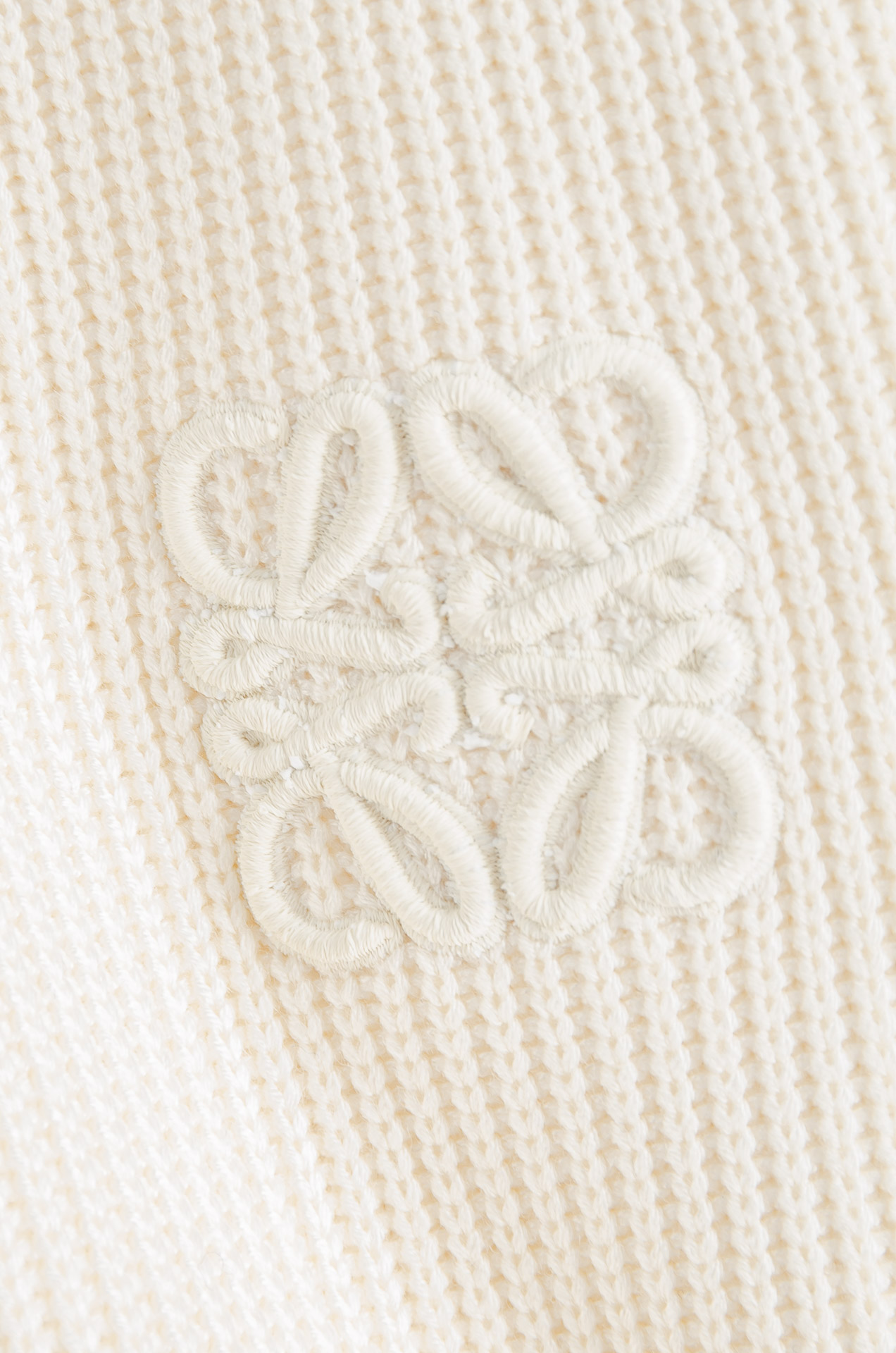 LOE*WE.罗意/威25FW秋冬最新翻领拉链卫衣，柔软太空棉面料+羊毛针织设计，简约又高级!袖部拼接羊