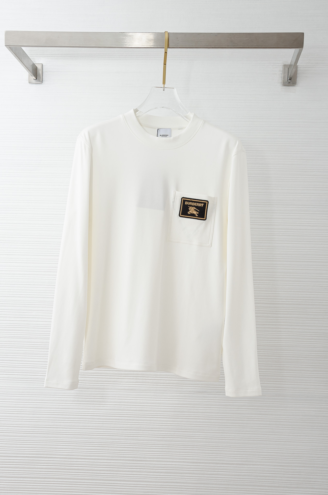 BBR 巴宝莉26FW秋冬新款 立体刺绣男士长袖T恤衫#把重心都放在了面料上，表面清晰可见的细格肌理，足