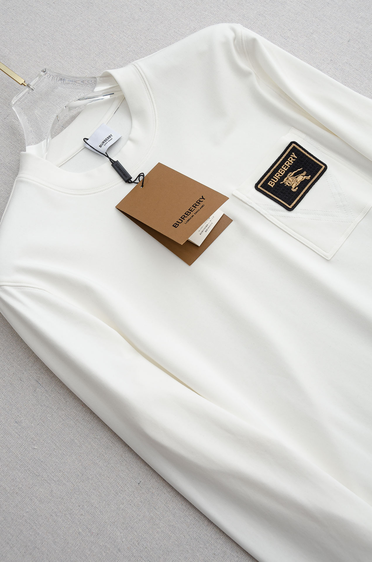 BBR 巴宝莉26FW秋冬新款 立体刺绣男士长袖T恤衫#把重心都放在了面料上，表面清晰可见的细格肌理，足