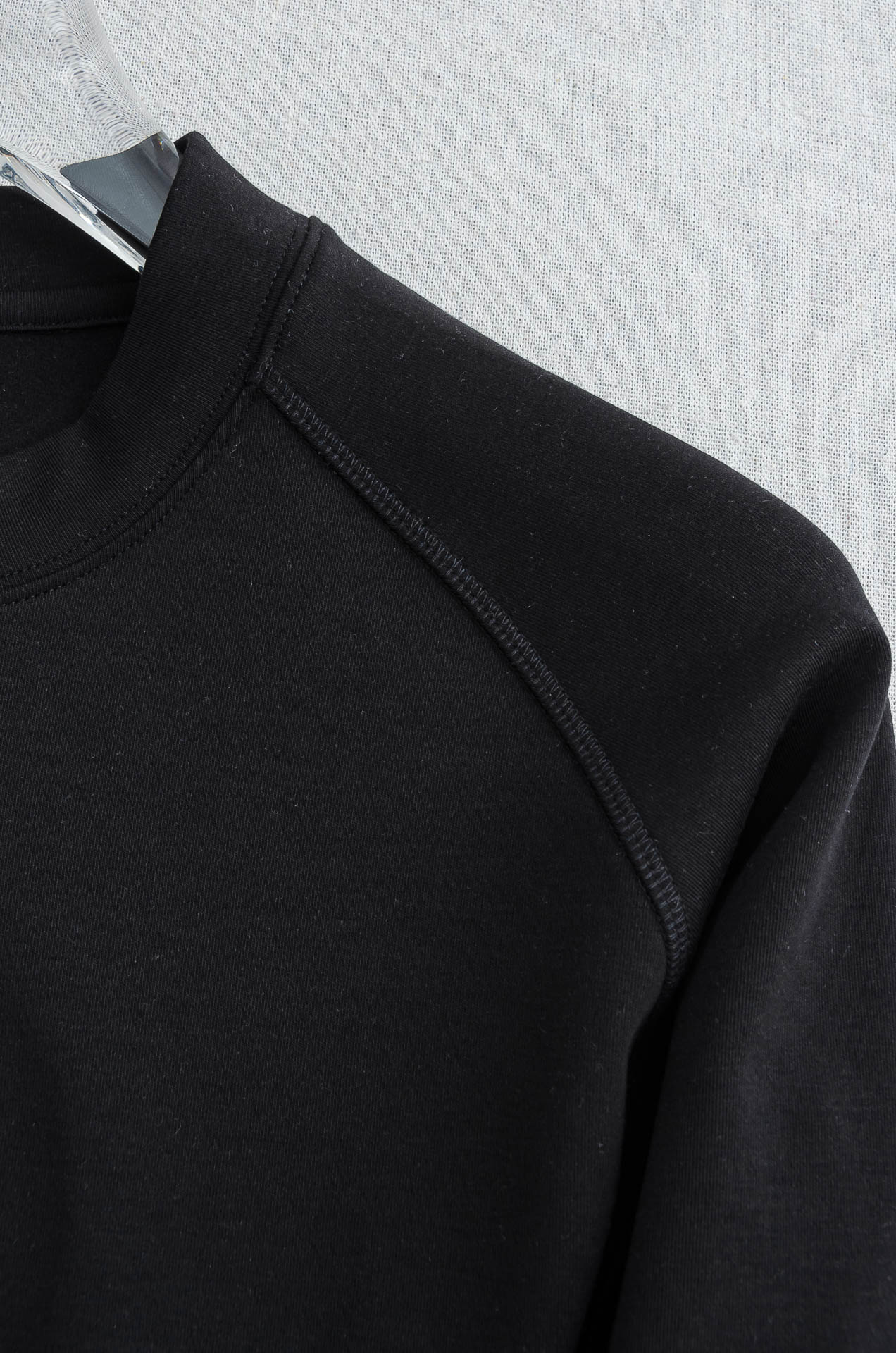 BBR 巴宝莉26FW秋冬新款 立体刺绣男士长袖T恤衫#把重心都放在了面料上，表面清晰可见的细格肌理，足