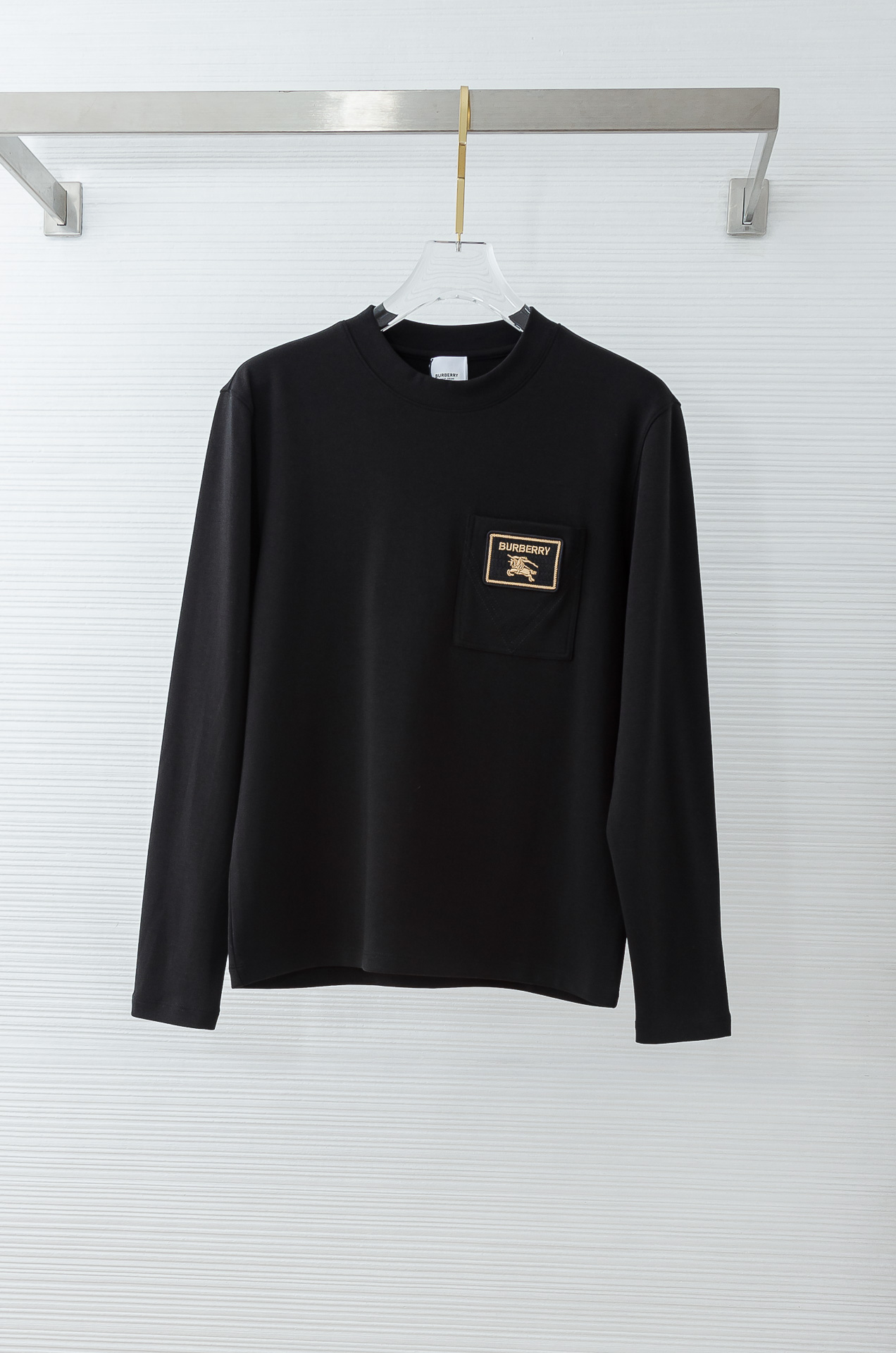 BBR 巴宝莉26FW秋冬新款 立体刺绣男士长袖T恤衫#把重心都放在了面料上，表面清晰可见的细格肌理，足