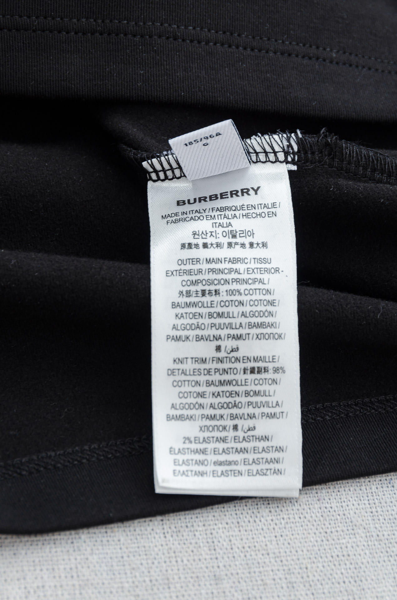 BBR 巴宝莉26FW秋冬新款 立体刺绣男士长袖T恤衫#把重心都放在了面料上，表面清晰可见的细格肌理，足