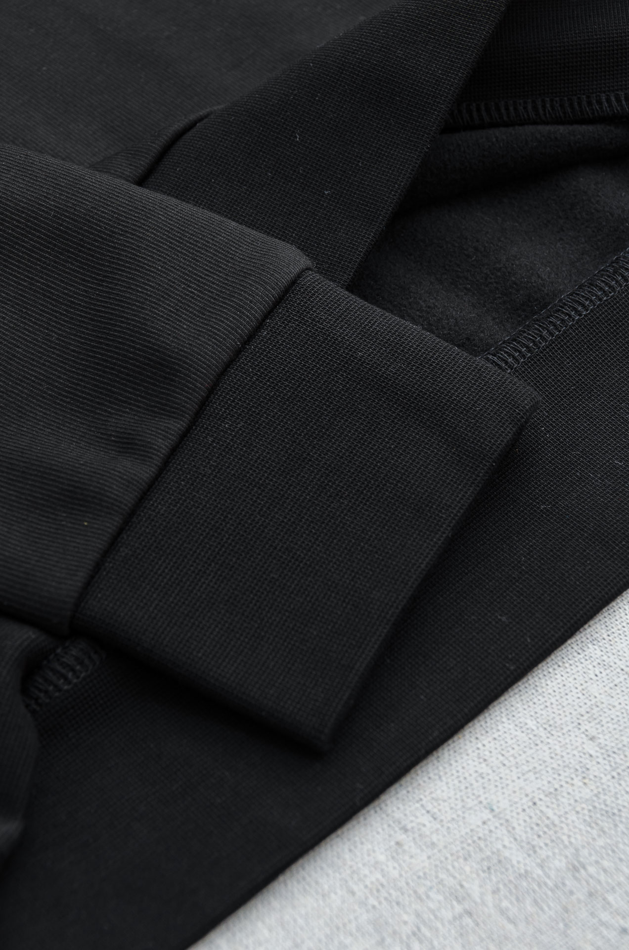 BV 25FW 立体剪裁男士圆领加绒卫衣#加绒的设计，不再畏惧寒冷，穿着亲肤又温暖，单穿，直接当打底也是