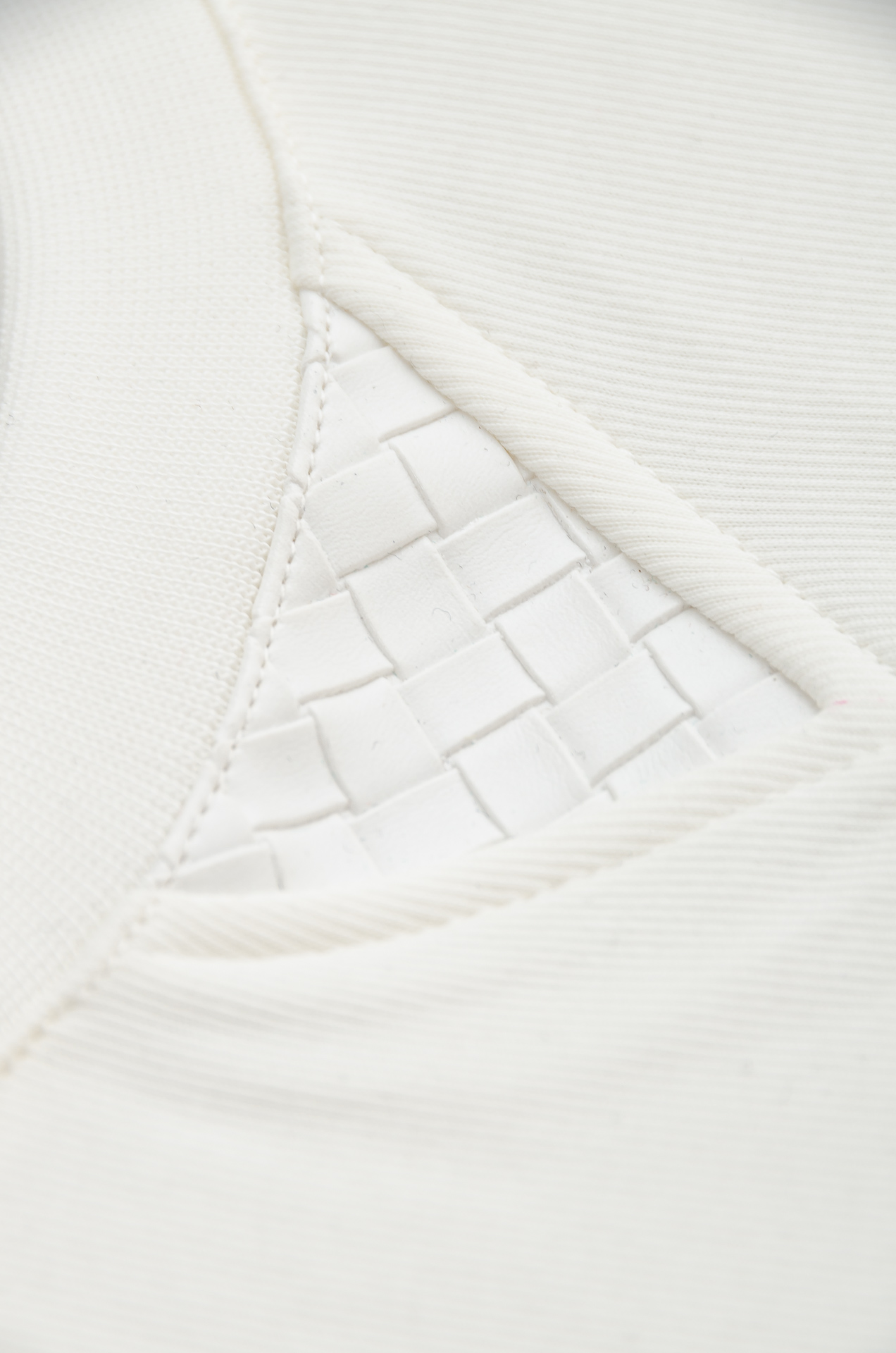 BV 25FW 立体剪裁男士圆领加绒卫衣#加绒的设计，不再畏惧寒冷，穿着亲肤又温暖，单穿，直接当打底也是