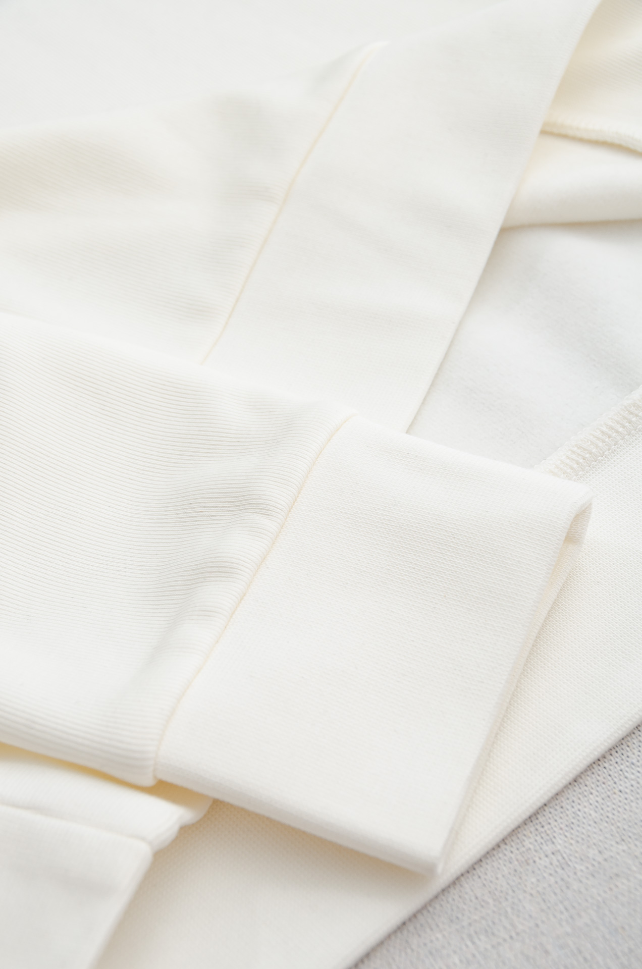 BV 25FW 立体剪裁男士圆领加绒卫衣#加绒的设计，不再畏惧寒冷，穿着亲肤又温暖，单穿，直接当打底也是