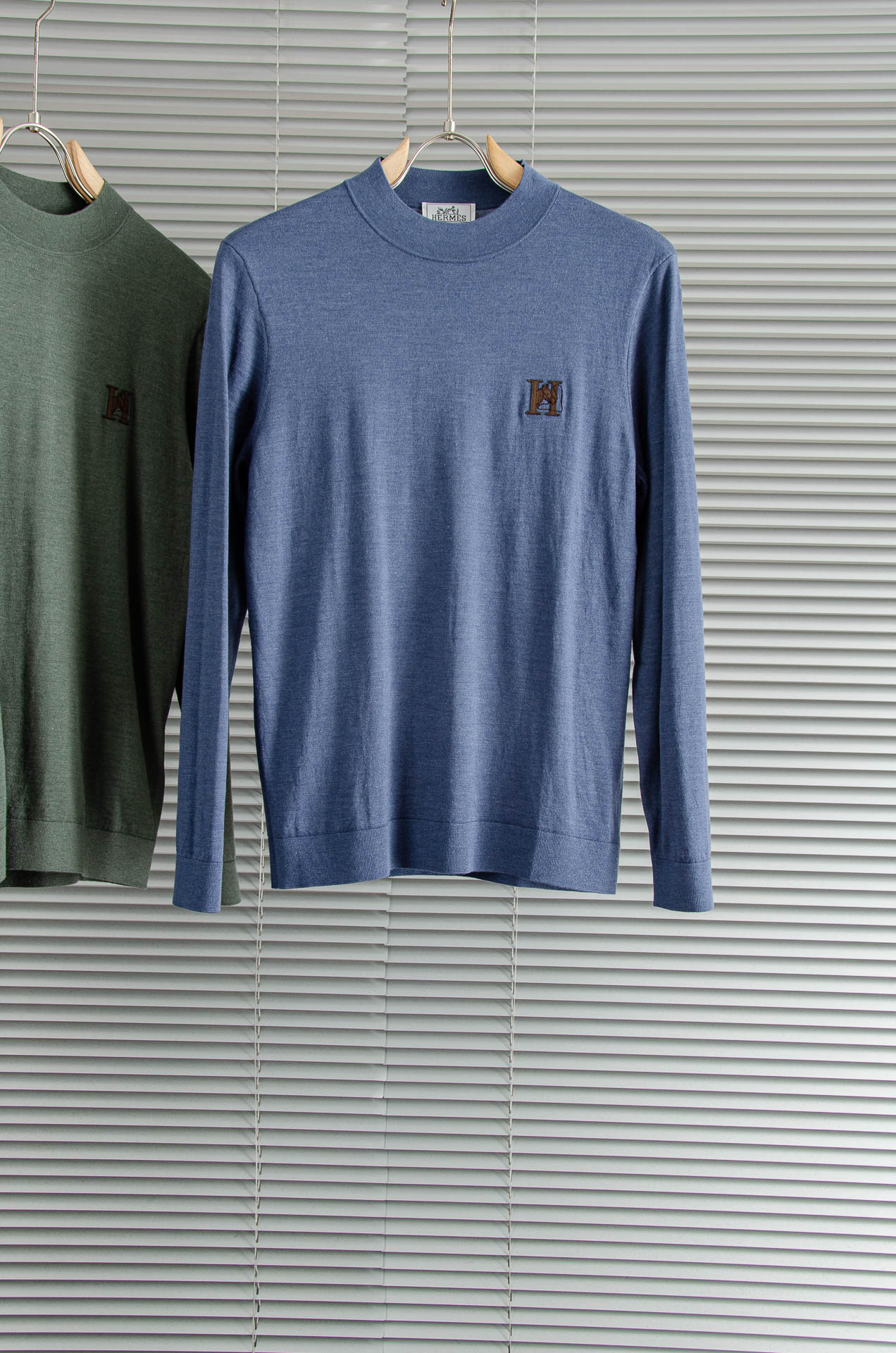 HER*MES 25FW最新贴身打底毛衣#高端88％羊毛+12％蚕丝混纺纱线，采用澳洲进口超细美利奴羊毛