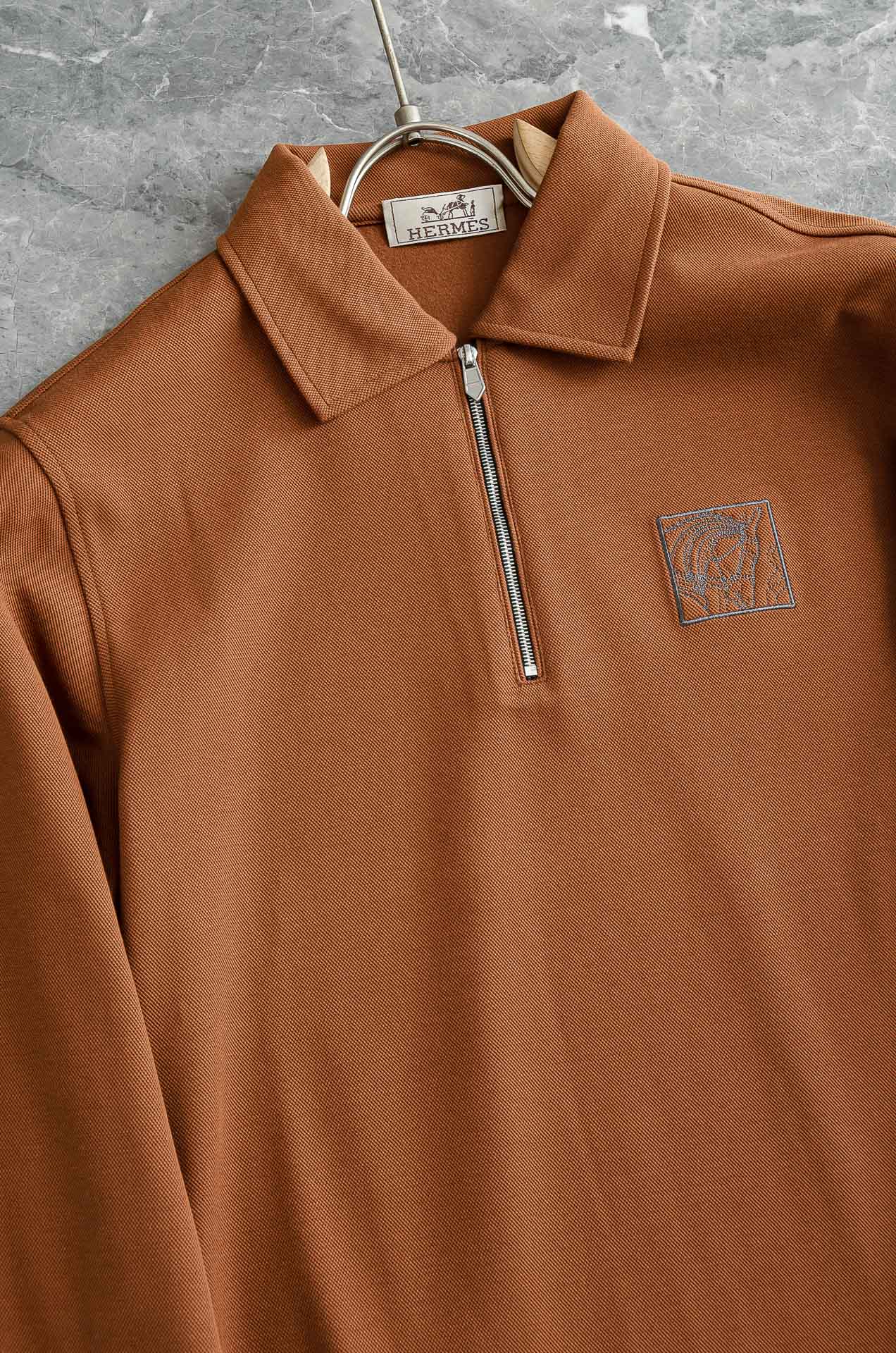 HER*MES 25FW 立体剪裁男士拉链翻领加绒卫衣#加绒的设计，不再畏惧寒冷，穿着亲肤又温暖，单穿，