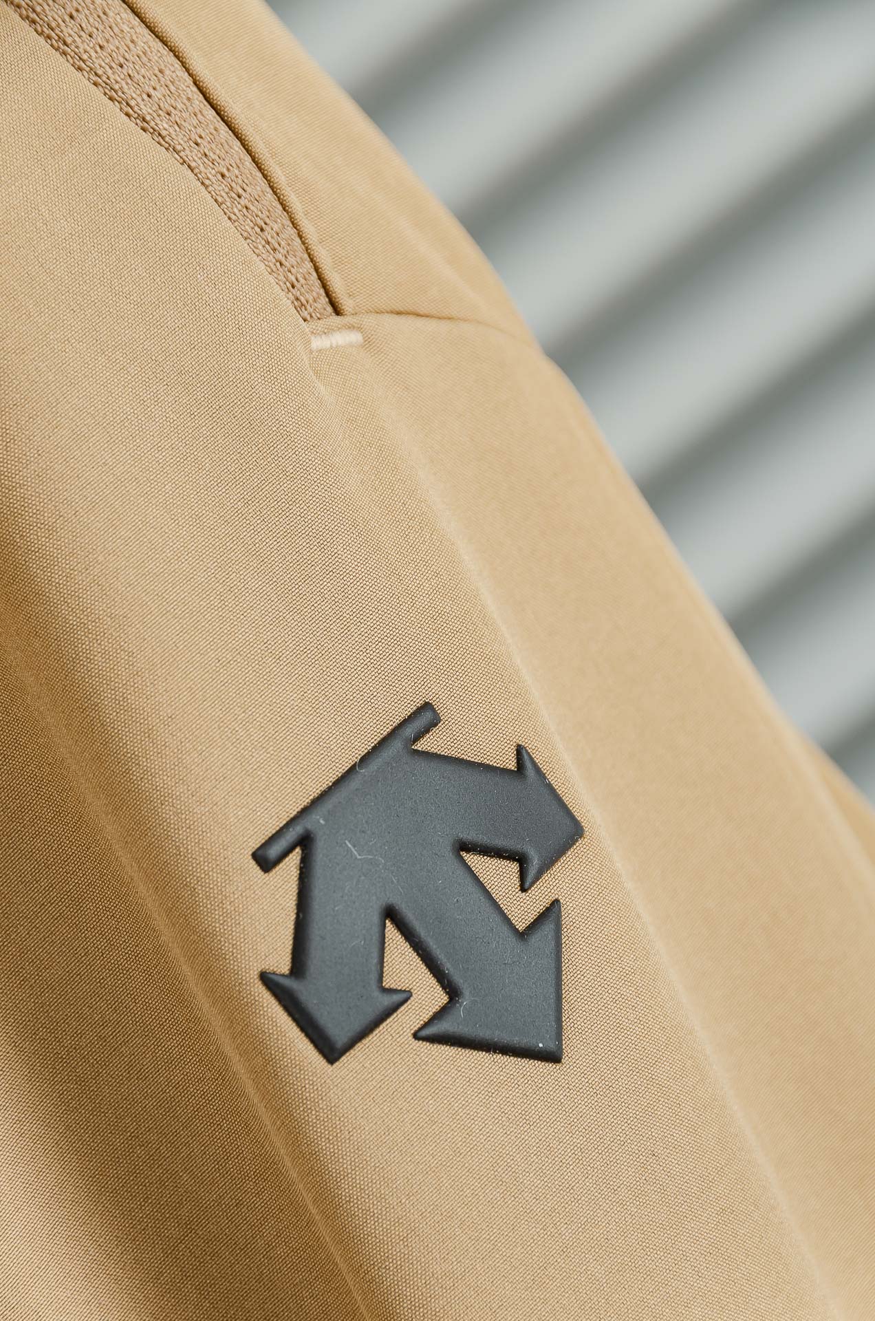 迪桑特25FW秋冬加厚弹力防水运动裤#迪桑特这款运动裤采用加厚高弹力面料，四面弹力贴合身形，适合健身、跑