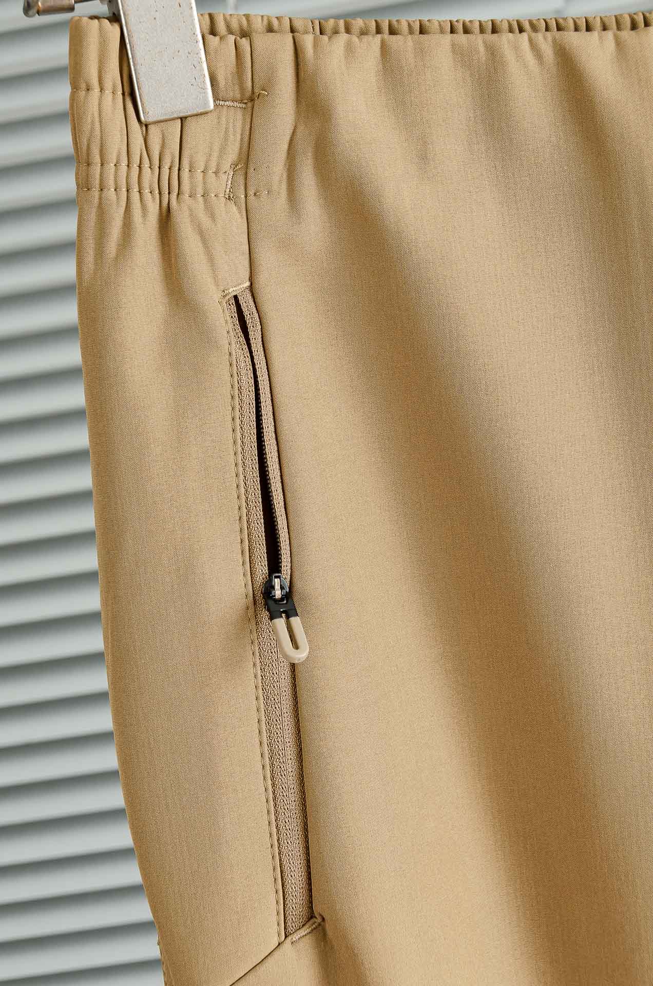 迪桑特25FW秋冬加厚弹力防水运动裤#迪桑特这款运动裤采用加厚高弹力面料，四面弹力贴合身形，适合健身、跑