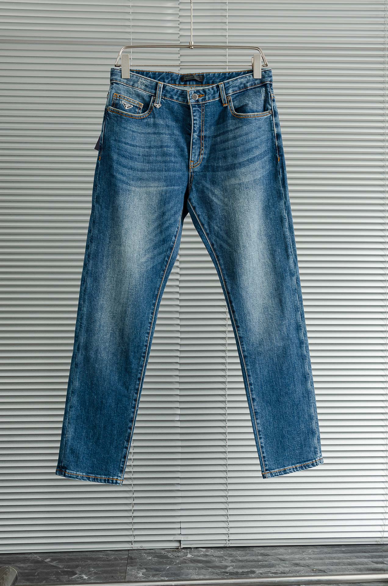 Pra*da普/拉达男士时装款商务休闲丹宁牛仔裤最新出品，巴黎秀场演绎款！！高端奢华且非常牛掰的一款丹宁