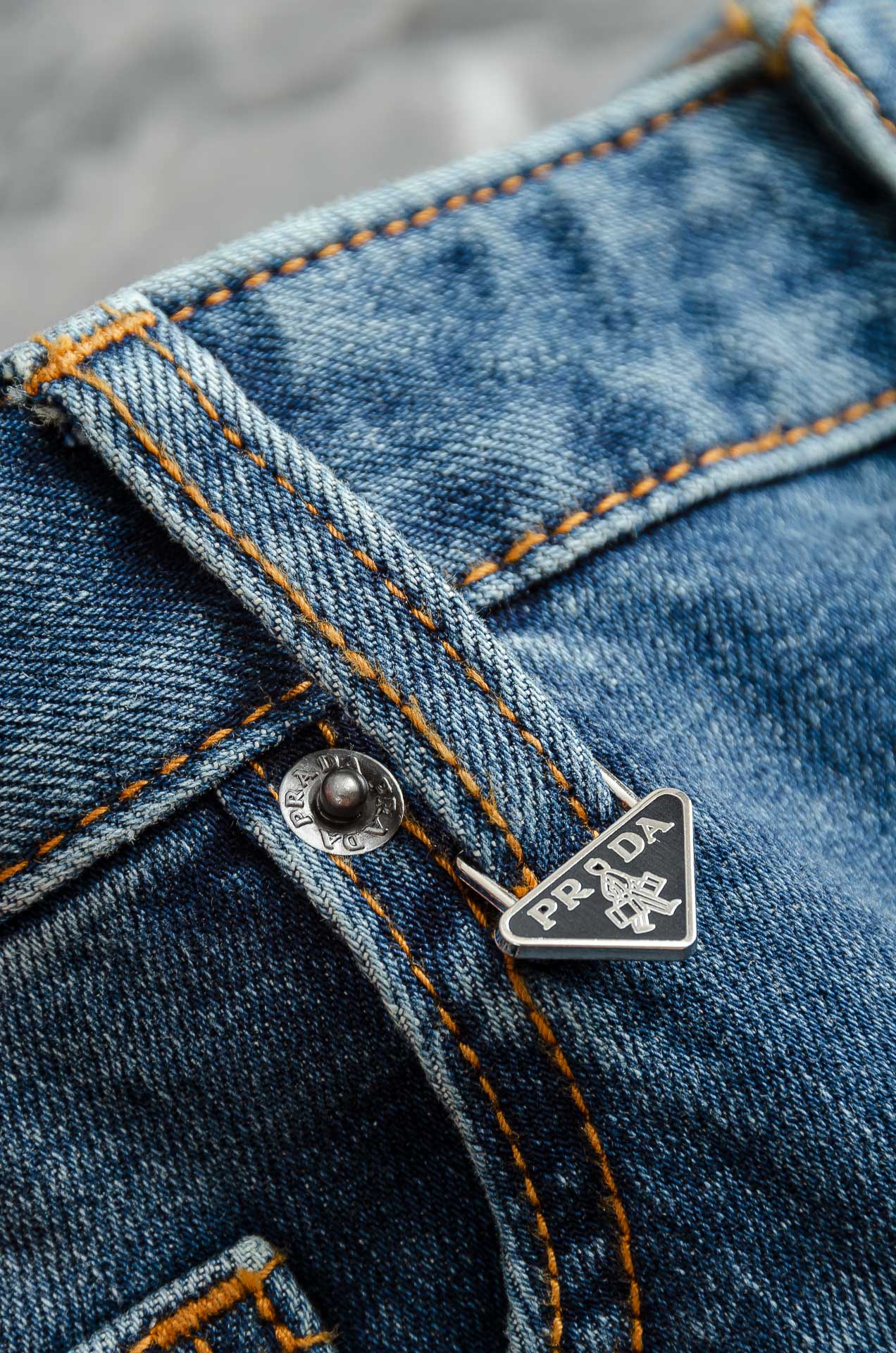 Pra*da普/拉达男士时装款商务休闲丹宁牛仔裤最新出品，巴黎秀场演绎款！！高端奢华且非常牛掰的一款丹宁