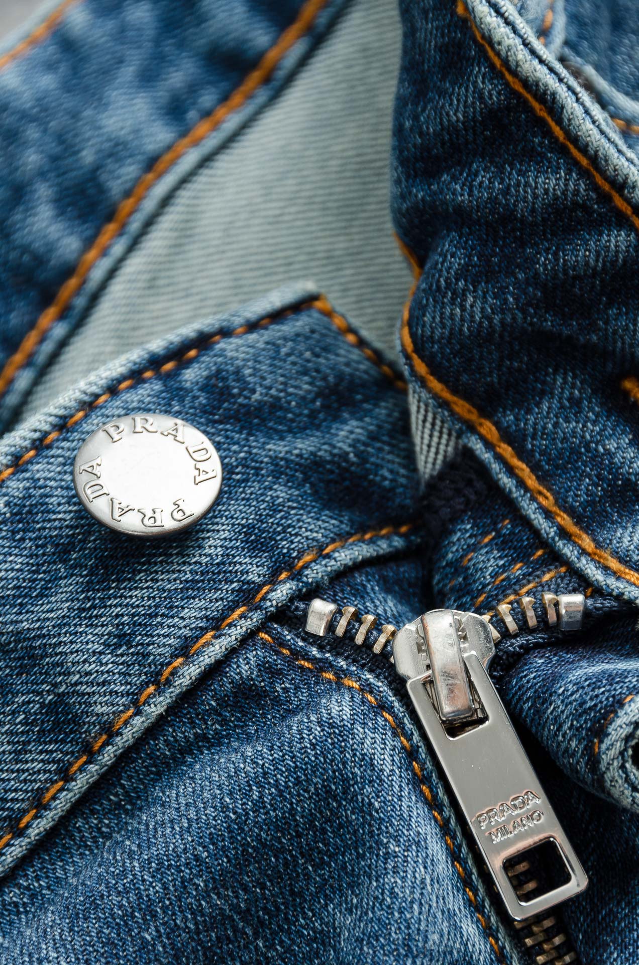 Pra*da普/拉达男士时装款商务休闲丹宁牛仔裤最新出品，巴黎秀场演绎款！！高端奢华且非常牛掰的一款丹宁