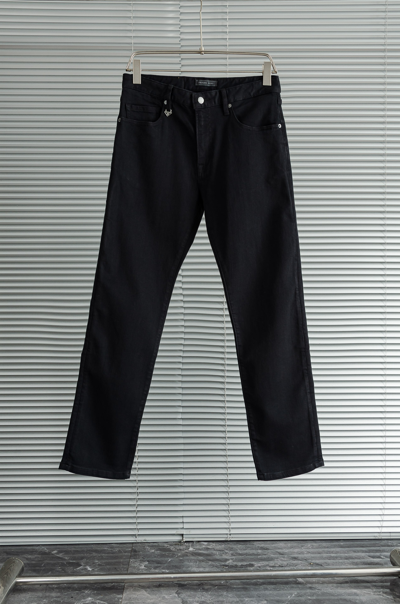 Pra*da普/拉达男士时装款商务休闲丹宁牛仔裤最新出品，巴黎秀场演绎款！！高端奢华且非常牛掰的一款丹宁